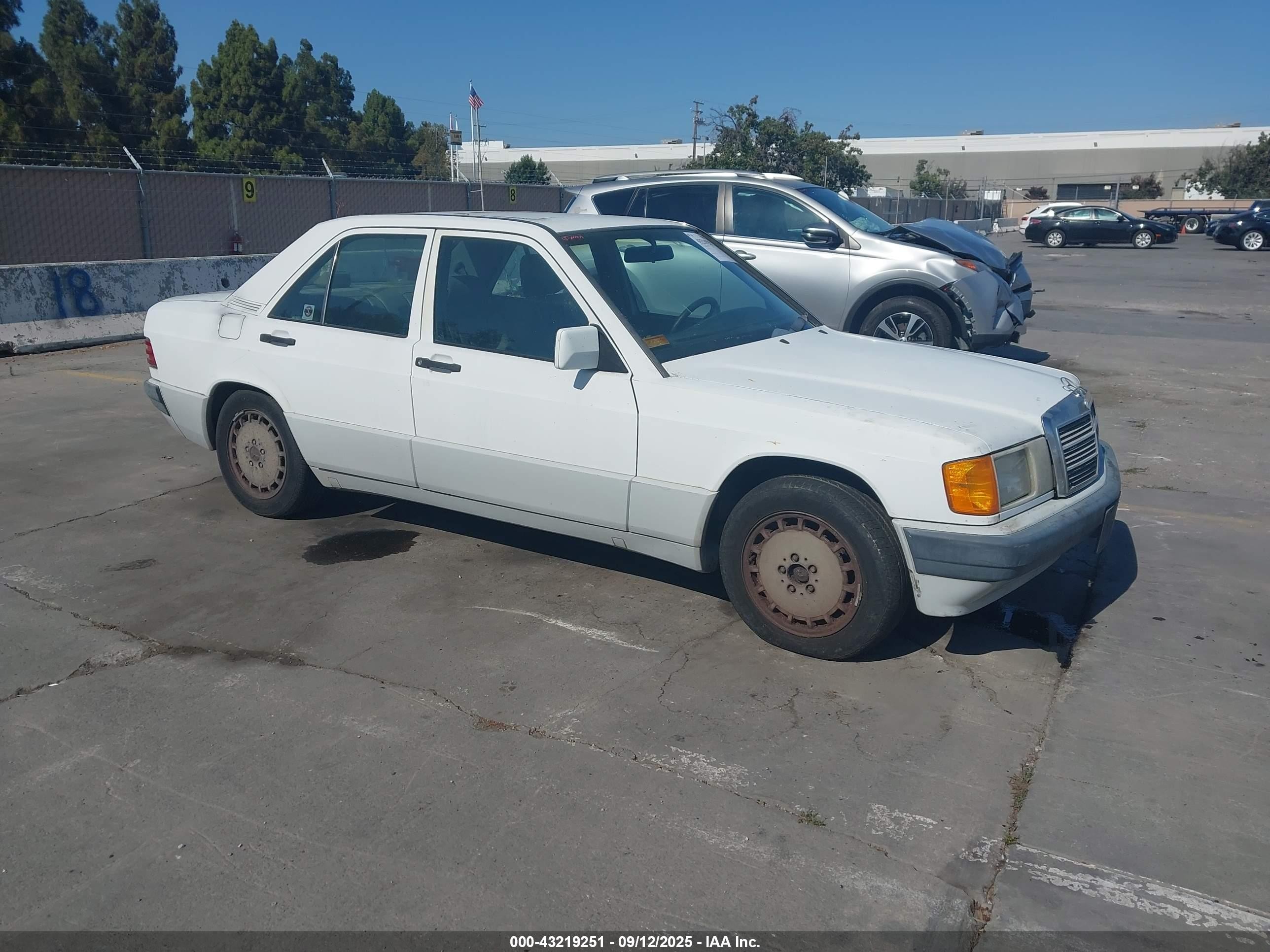 1992 Mercedes-Benz 190 E, VIN WDBDA28D6NF955504 — Normal wear