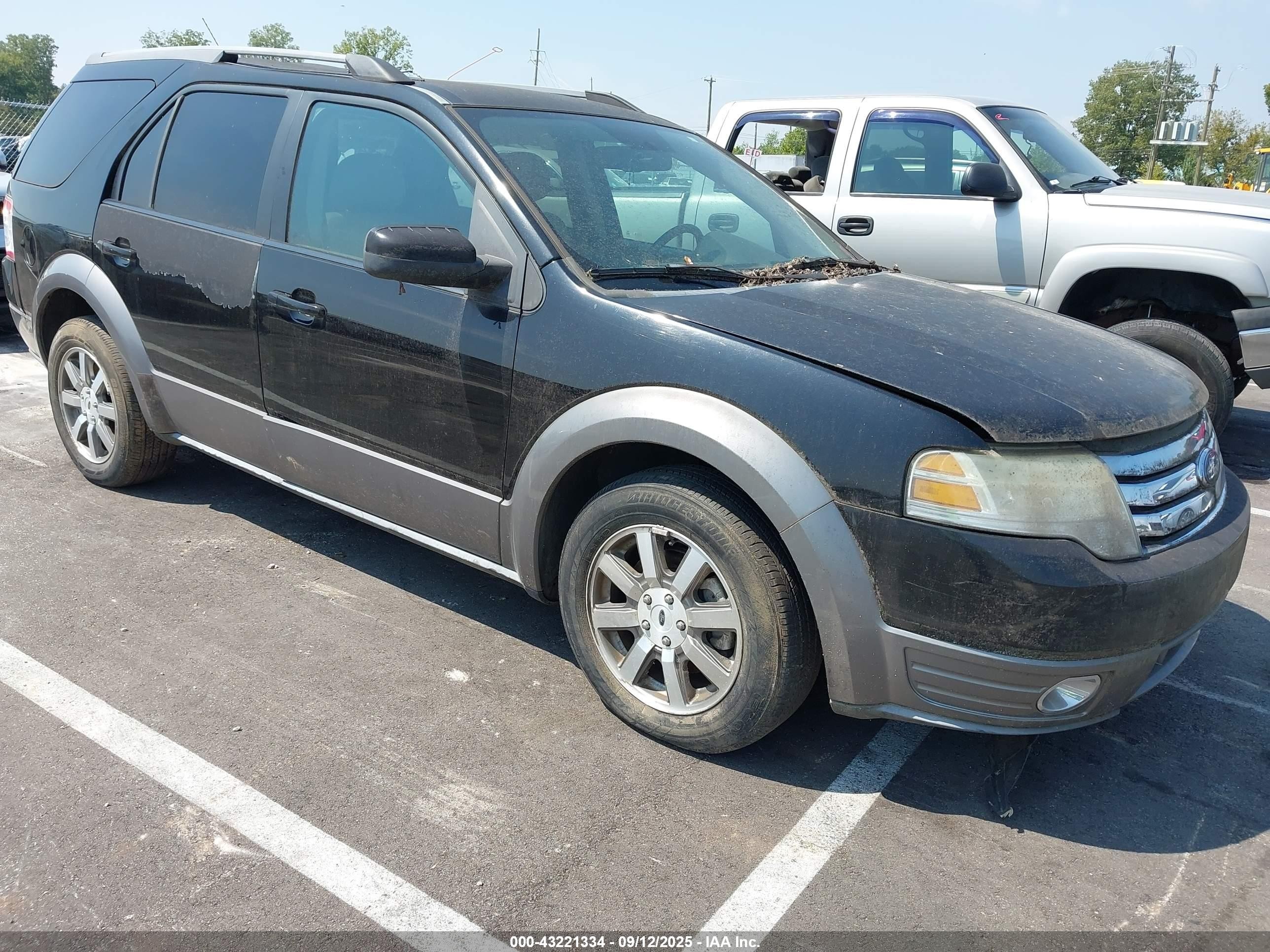 2008 Ford Taurus X SEL, VIN 1FMDK02W48GA09358 — Side