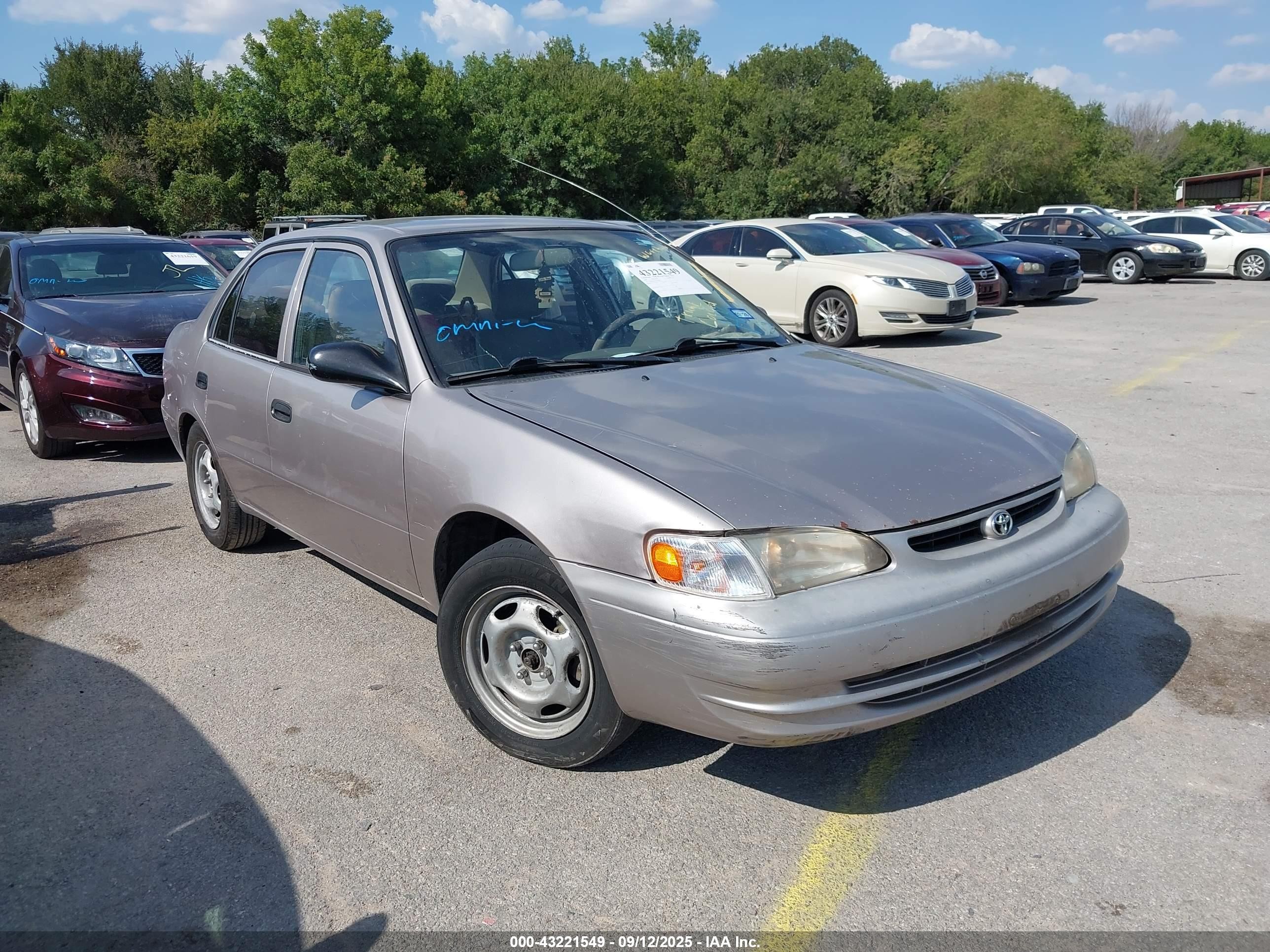 2000 Toyota Corolla VE, VIN 1NXBR12E4YZ305823 — Бок