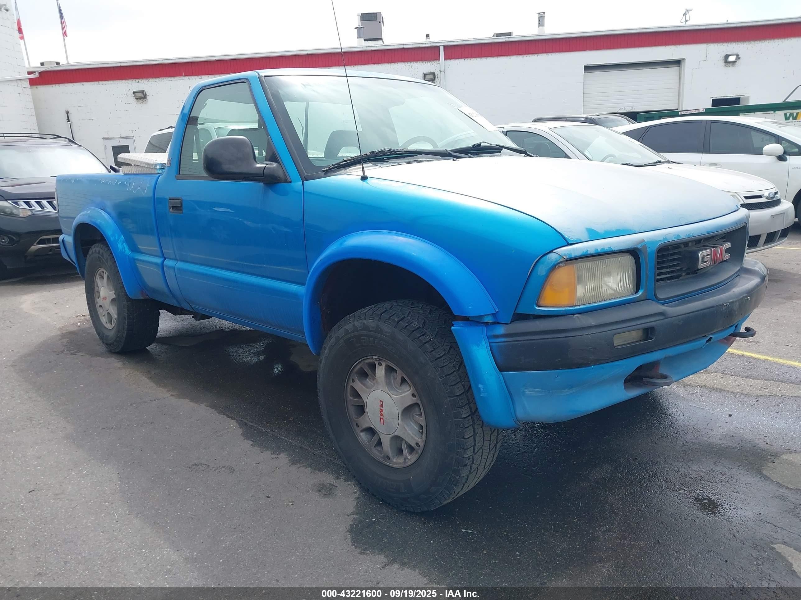 1994 GMC Sonoma, VIN 1GTCT14W6R8527905 — Rear end