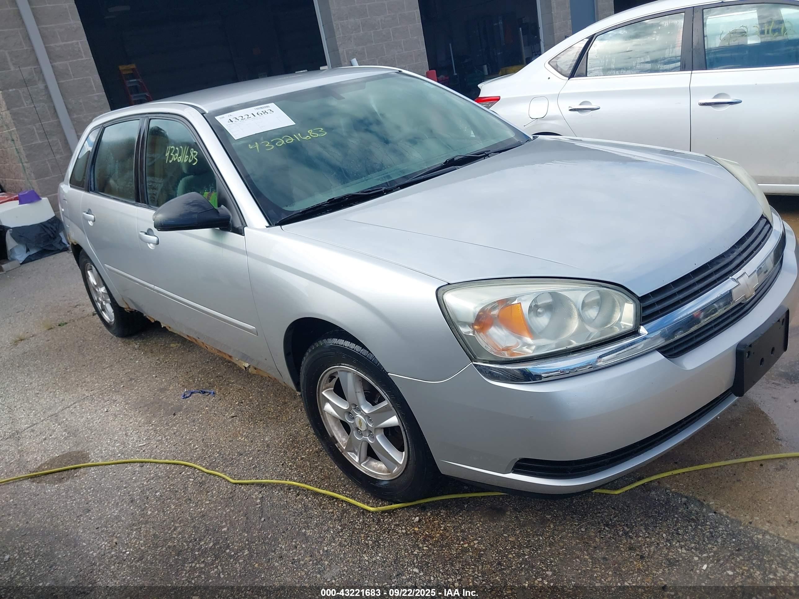 2005 Chevrolet Malibu Maxx LS, VIN 1G1ZT648X5F150373 — Front end