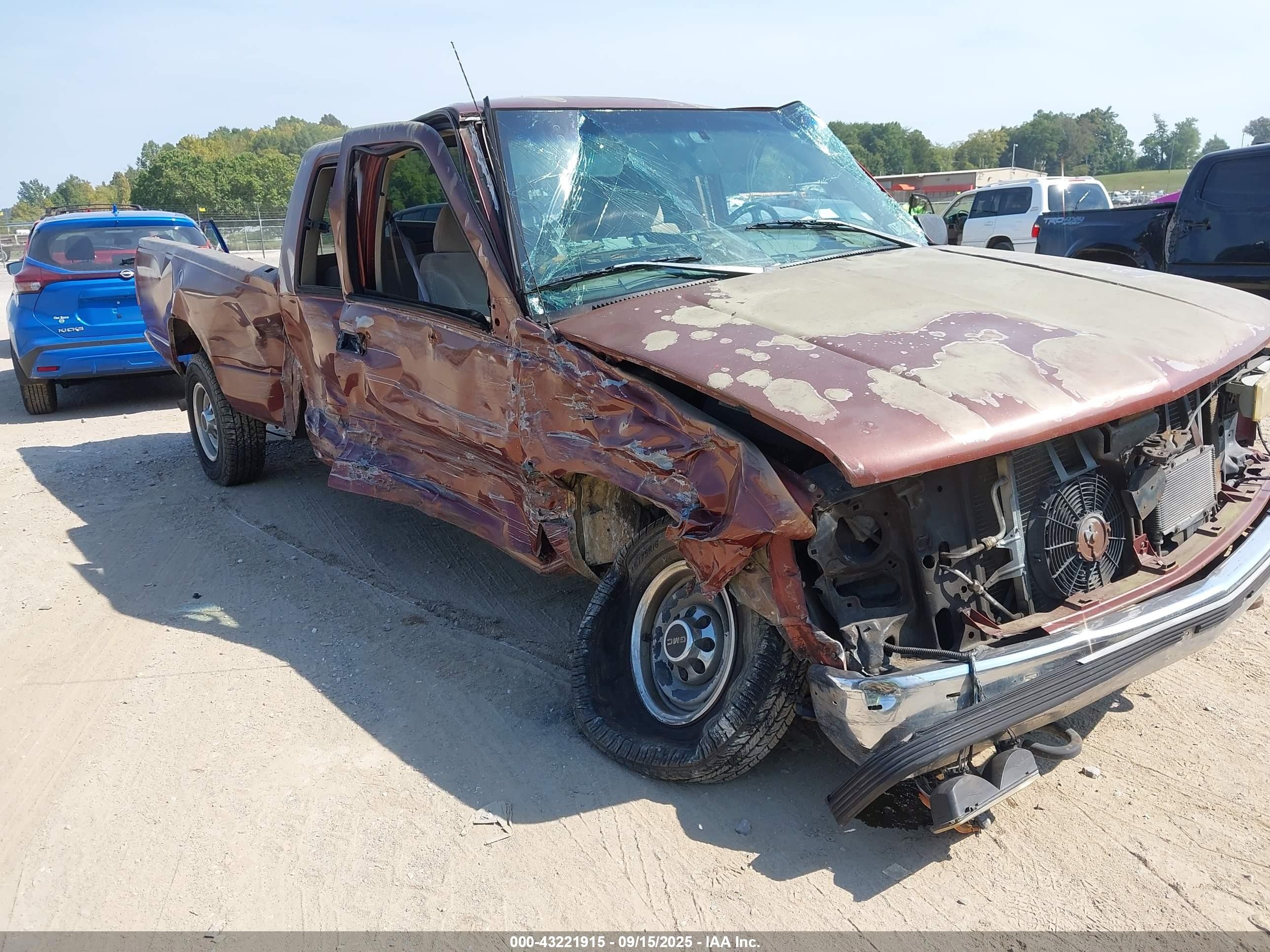 1998 GMC Sierra 2500, VIN 1GTGC29J8WE514073 — Side