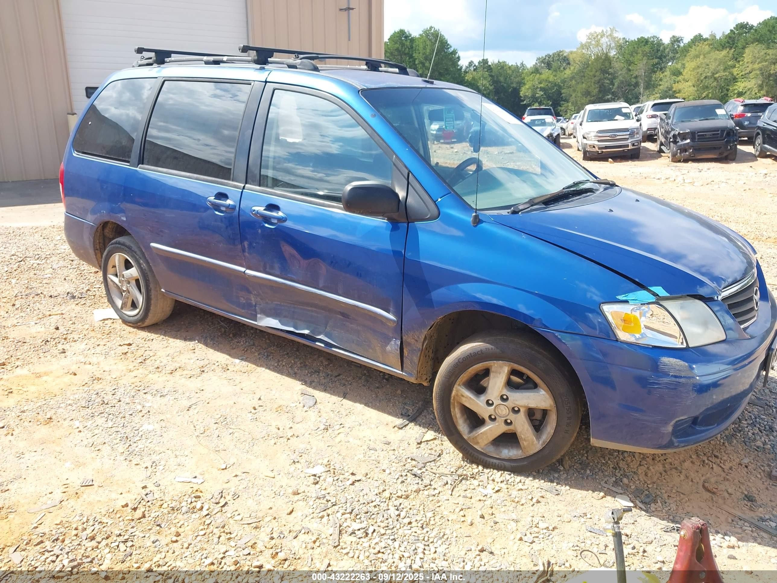 2000 Mazda MPV DX, VIN JM3LW28G8Y0104490 — Side