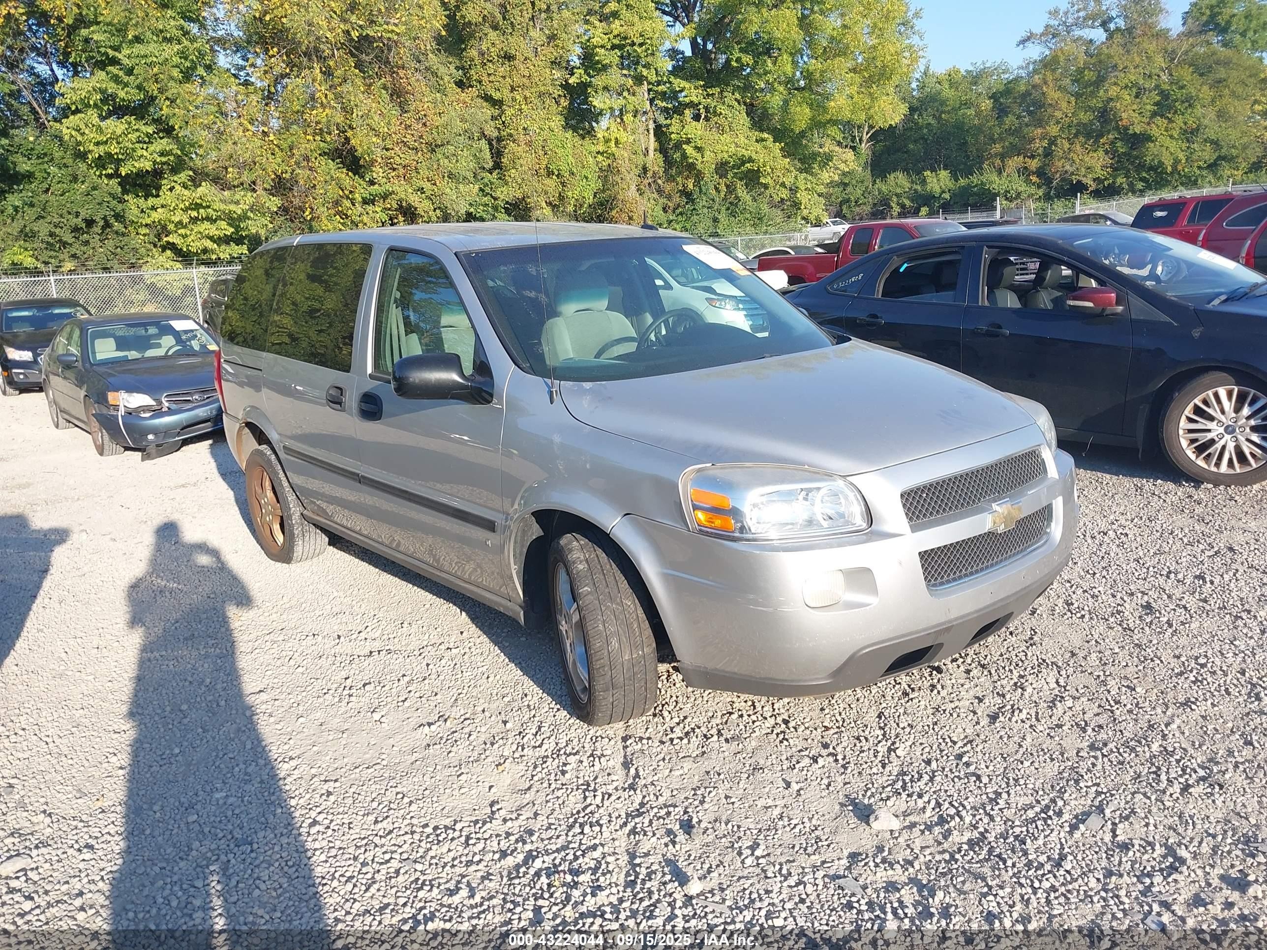 2007 Chevrolet Uplander LS, VIN 1GNDU23157D174050 — Side