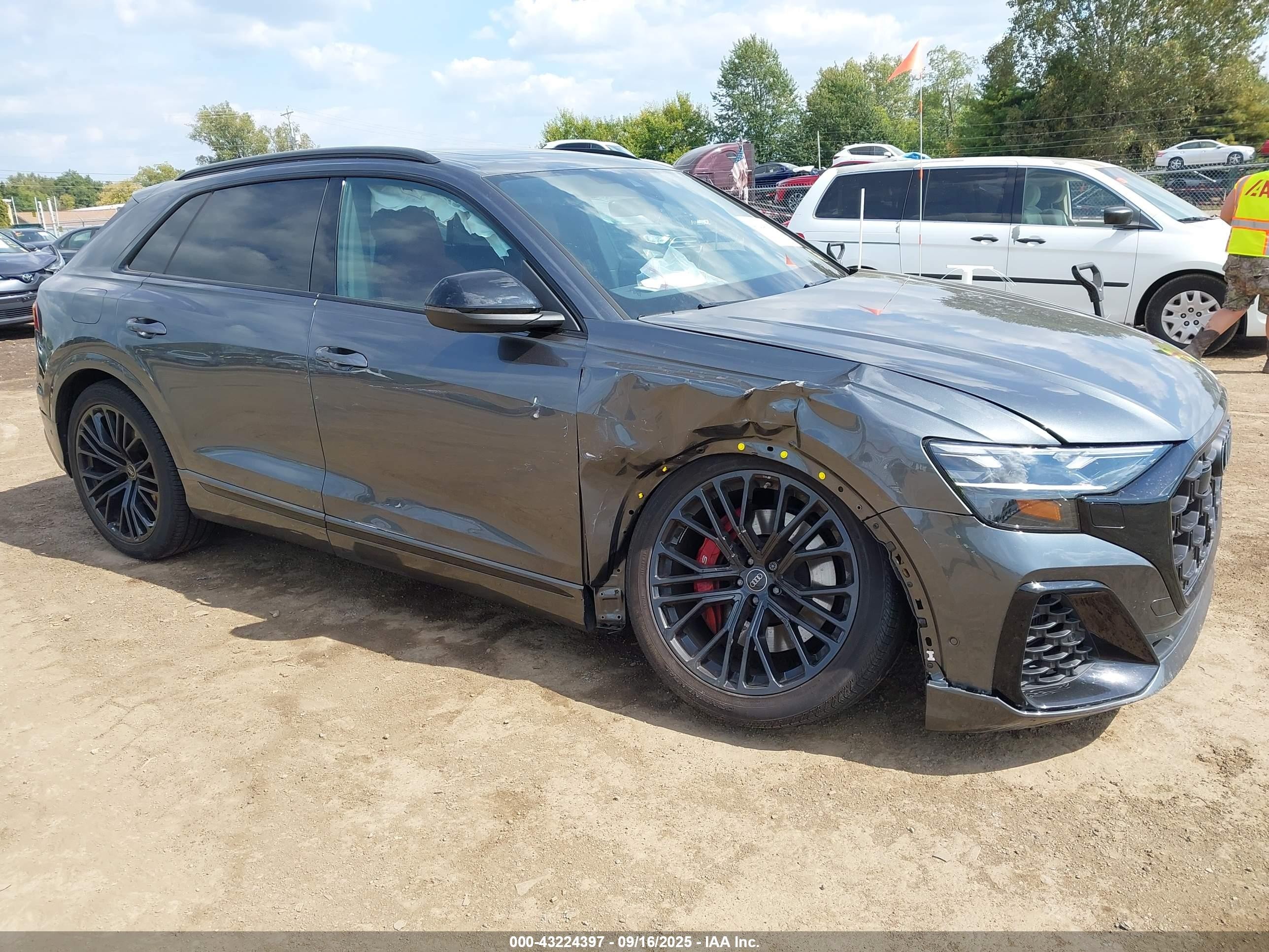 2024 Audi SQ8 Premium Plus, VIN WA1AWBF18RD007633 — Side