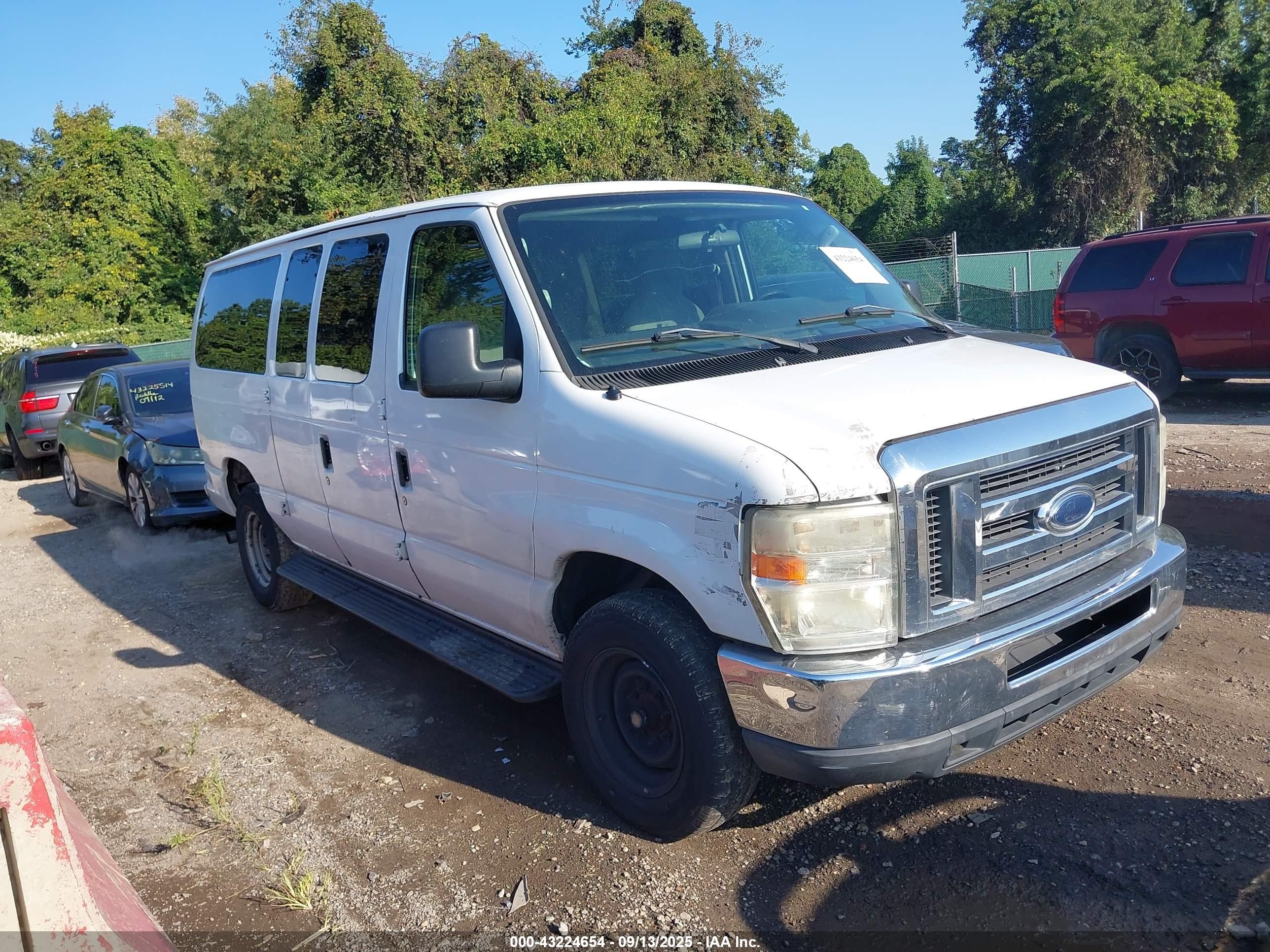 2012 Ford E-350, VIN 1FDNE3BL8CDB33419 — Rear end
