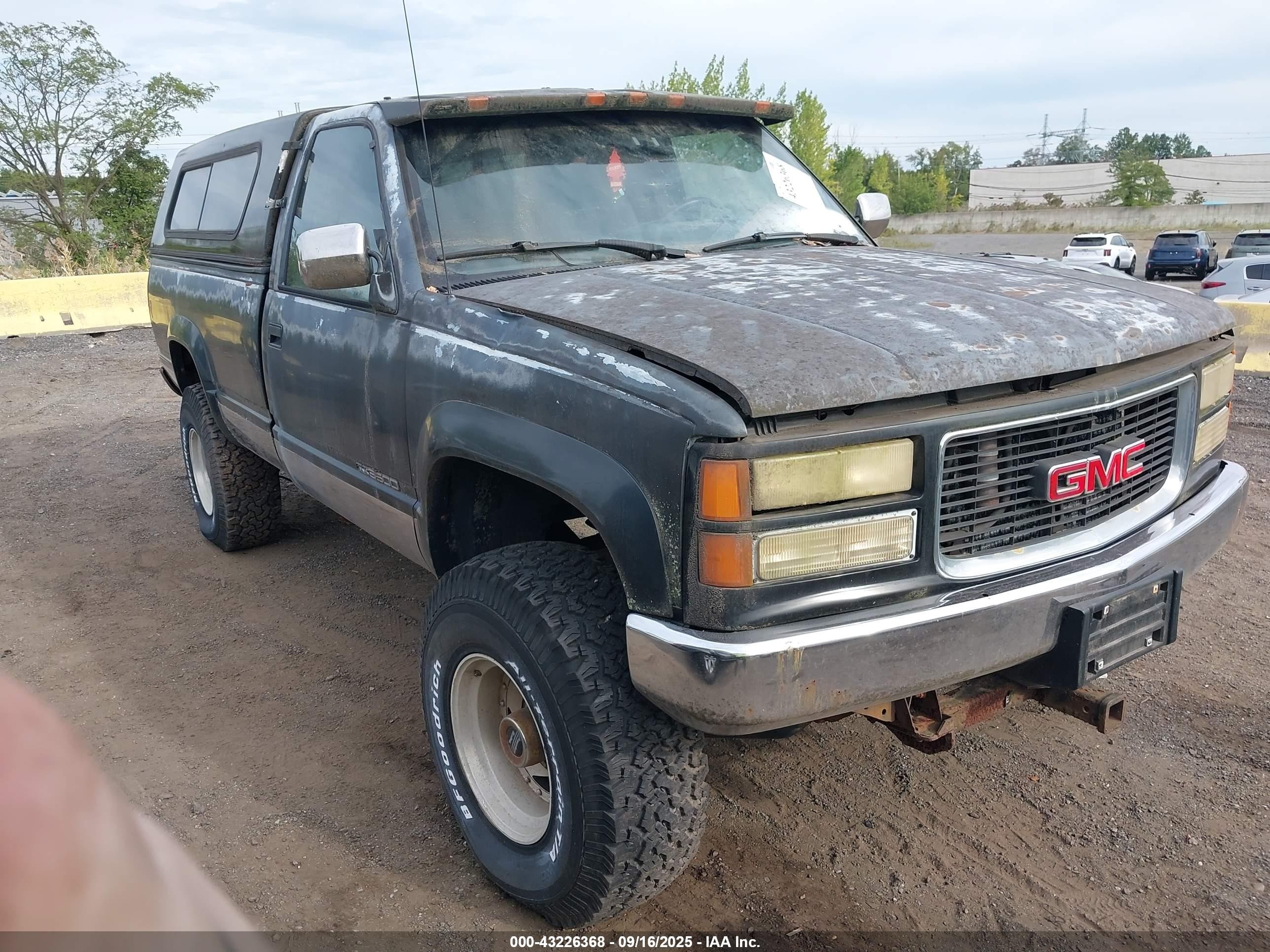 1988 GMC 3500 Pickups, VIN 1GTGK34KXJE521527 — Front end
