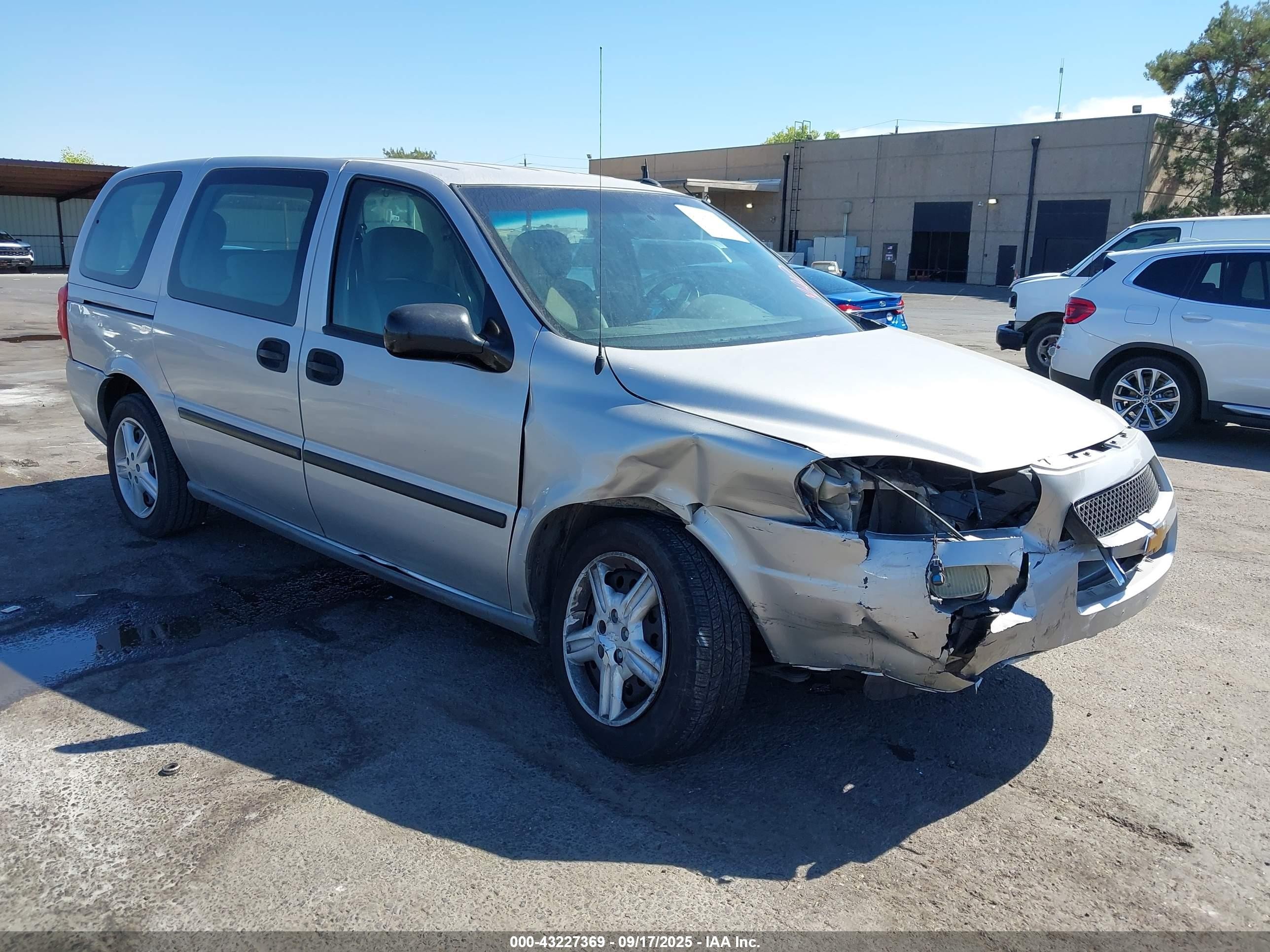 2005 Chevrolet Uplander, VIN 1GNDV03L95D241183 — Front end