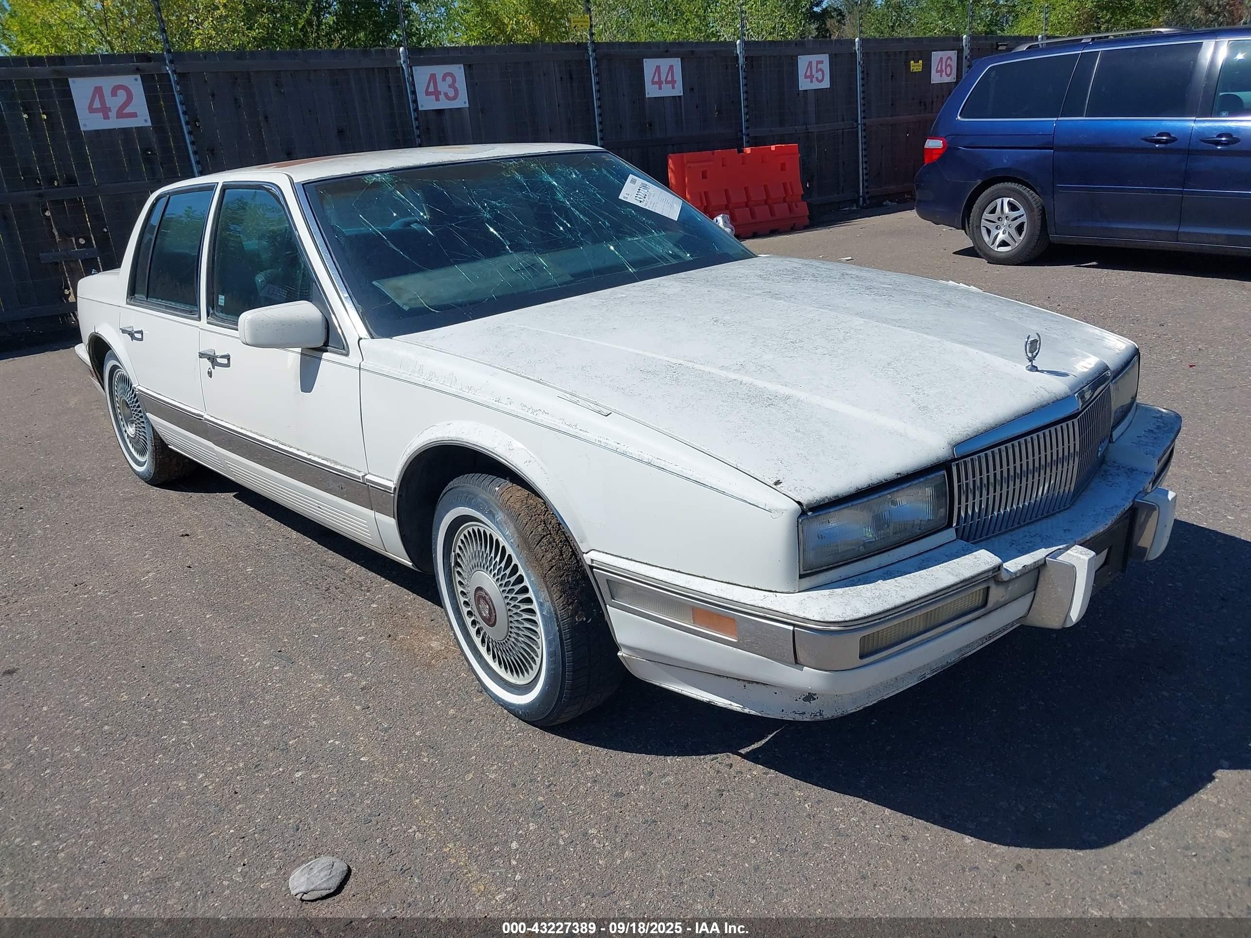 1990 Cadillac Seville, VIN 1G6KS5334LU828607 — Front end