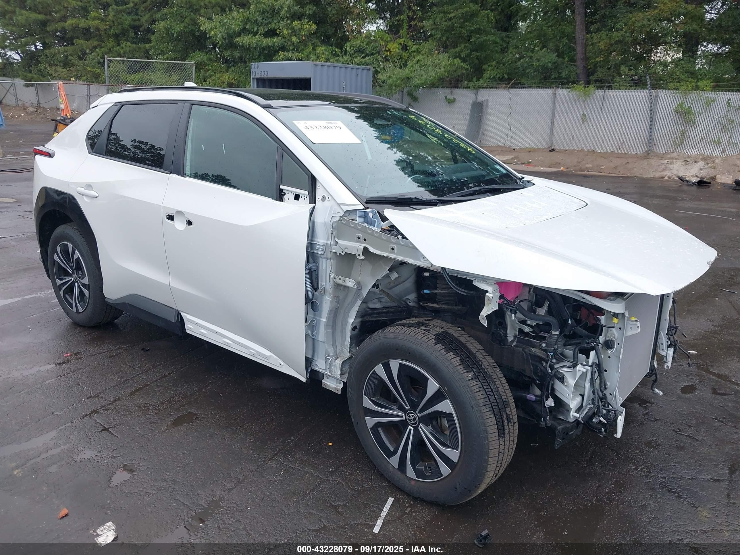 2024 Toyota bZ4X XLE, VIN JTMABACA0RA059873 — Front end