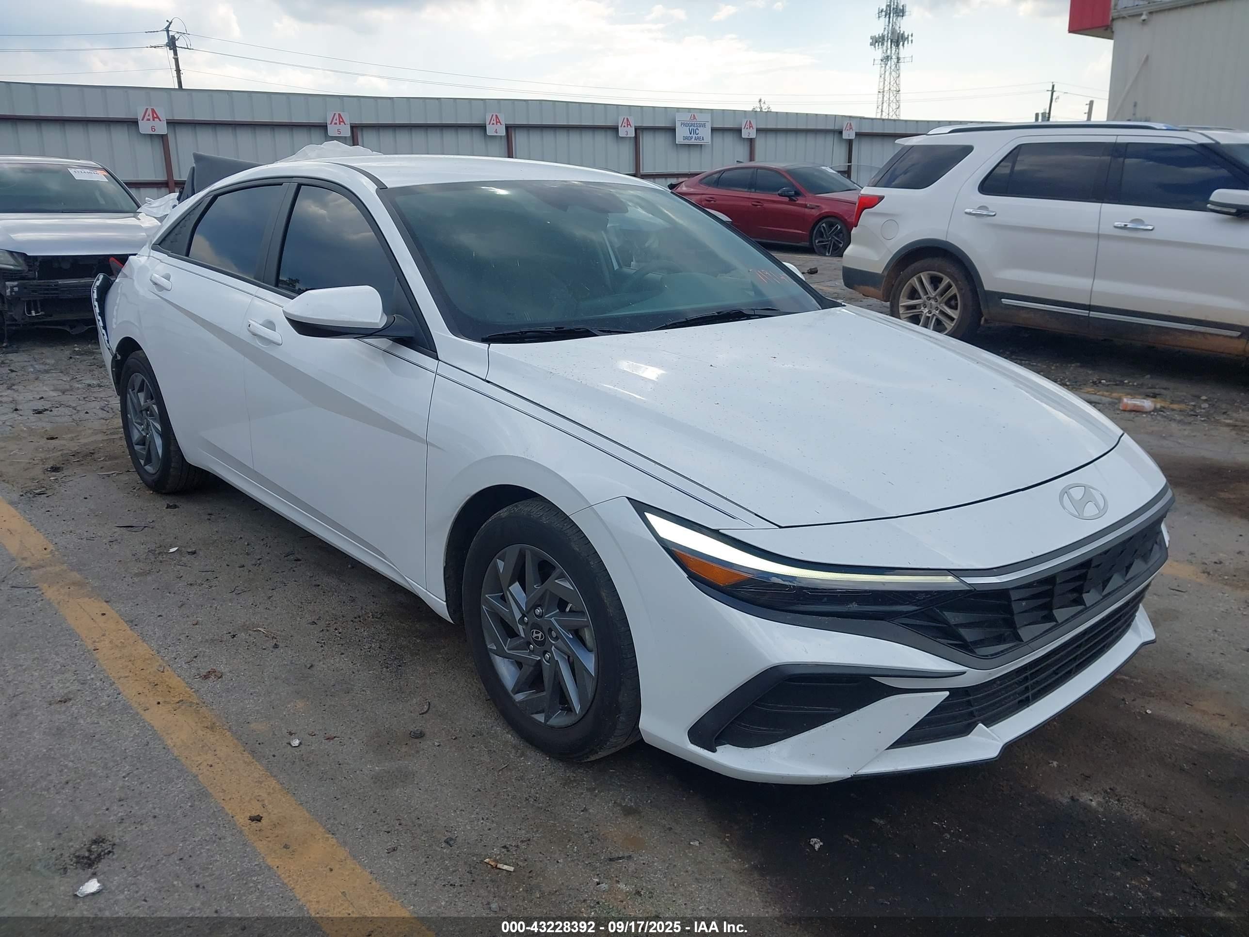 2024 Hyundai Elantra SEL, VIN KMHLM4DG6RU719142 — Rear end
