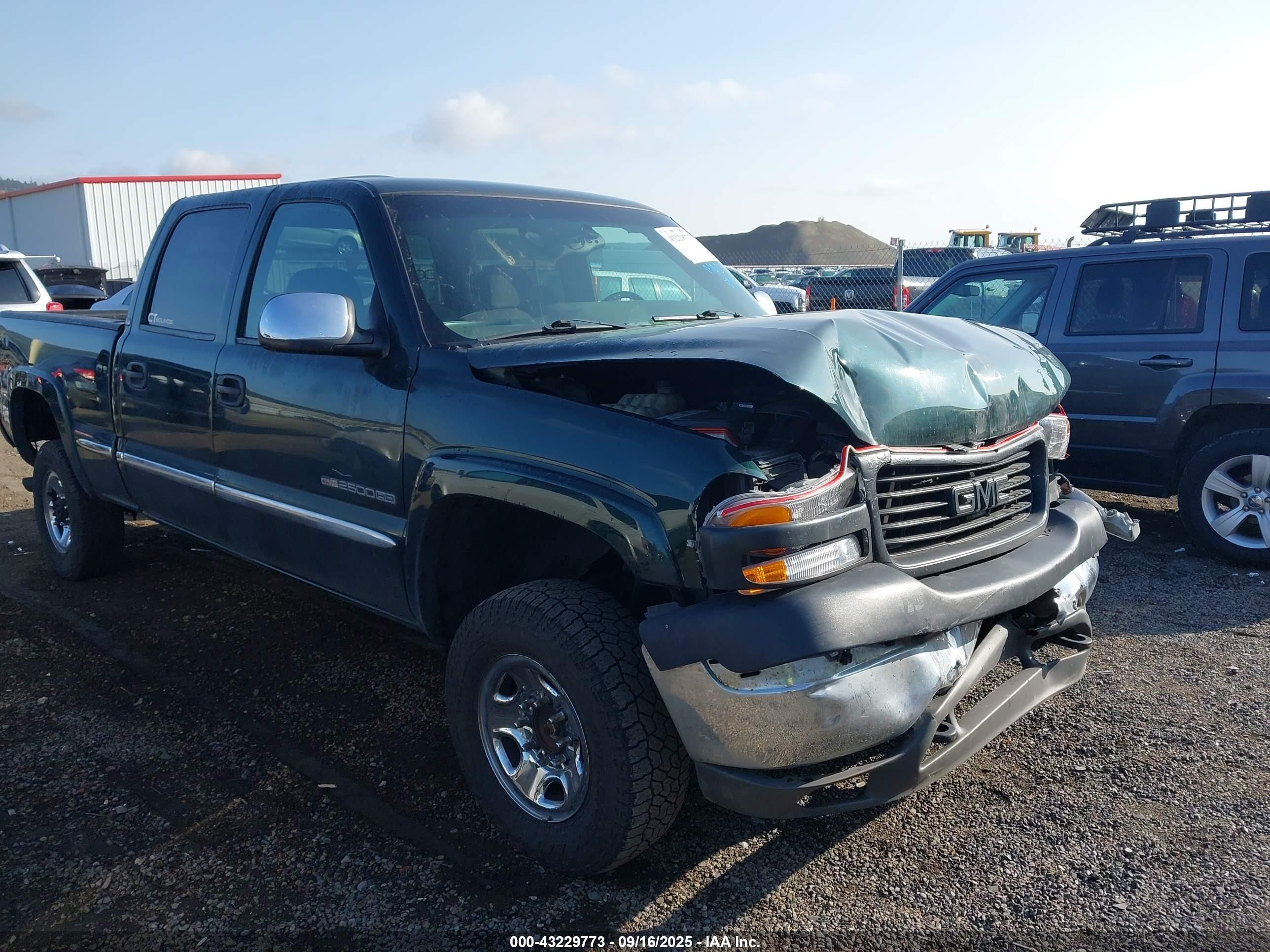 2002 GMC Sierra 2500HD SLE, VIN 1GTHK23UX2F245928 — Front end