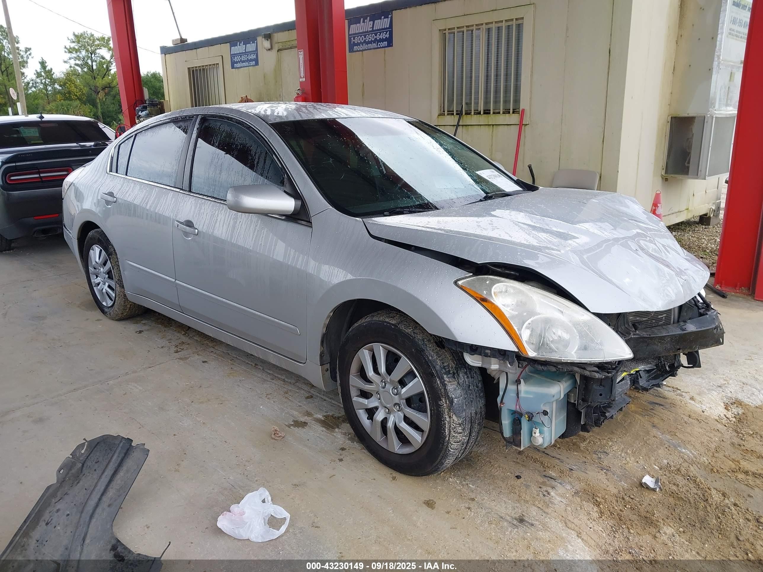 2011 Nissan Altima S, VIN 1N4AL2AP1BN477115 — Front end