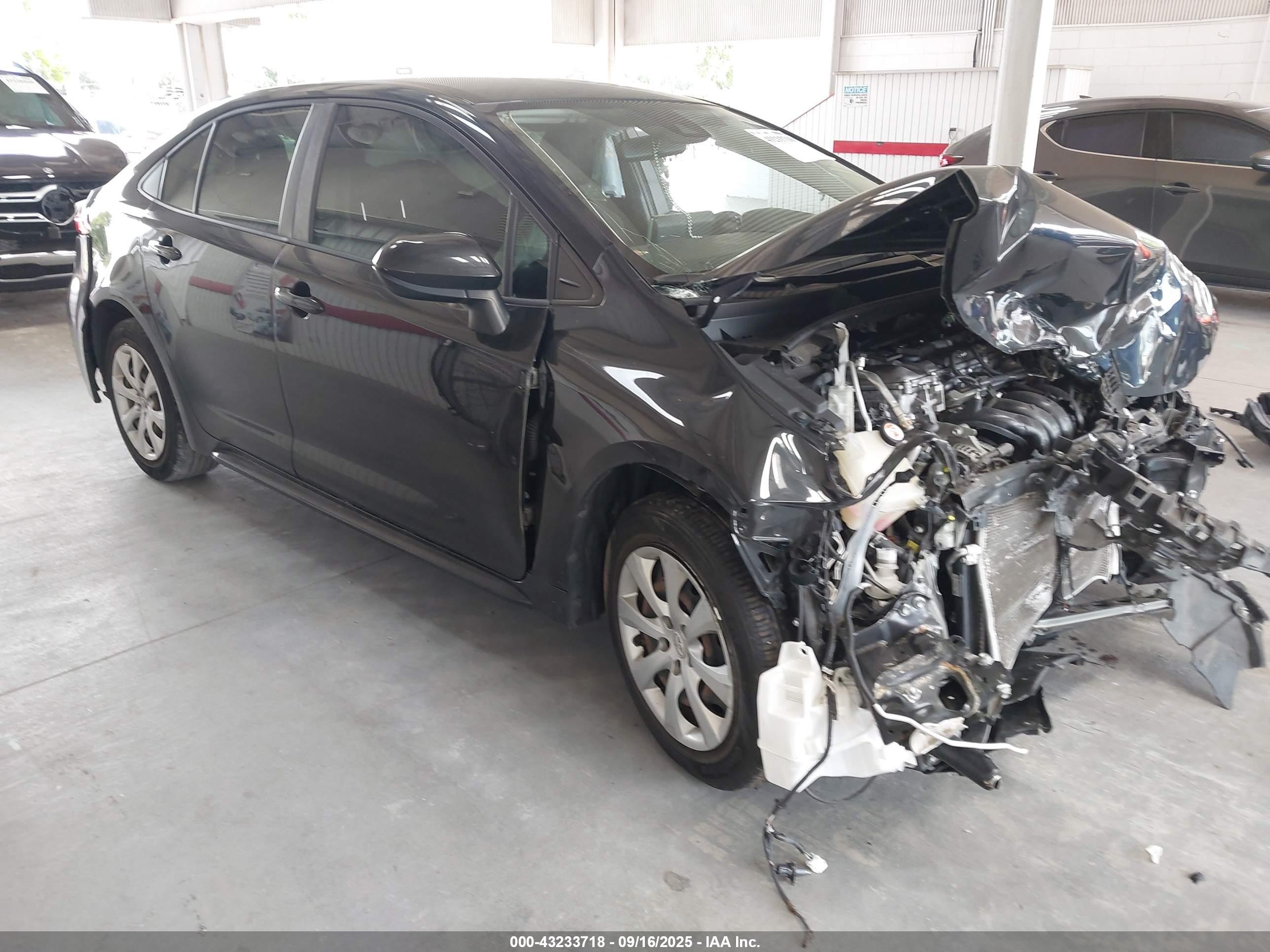 2020 Toyota Corolla LE, VIN JTDEPRAE7LJ094568 — Перед