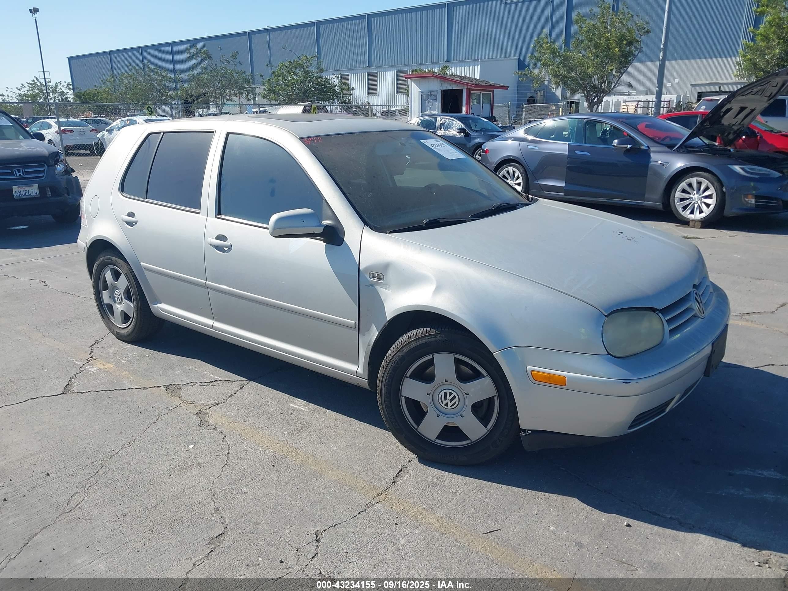 2000 Volkswagen Golf GLS, VIN 9BWGH21J7Y4037695 — Фото с аукциона 1 of 17