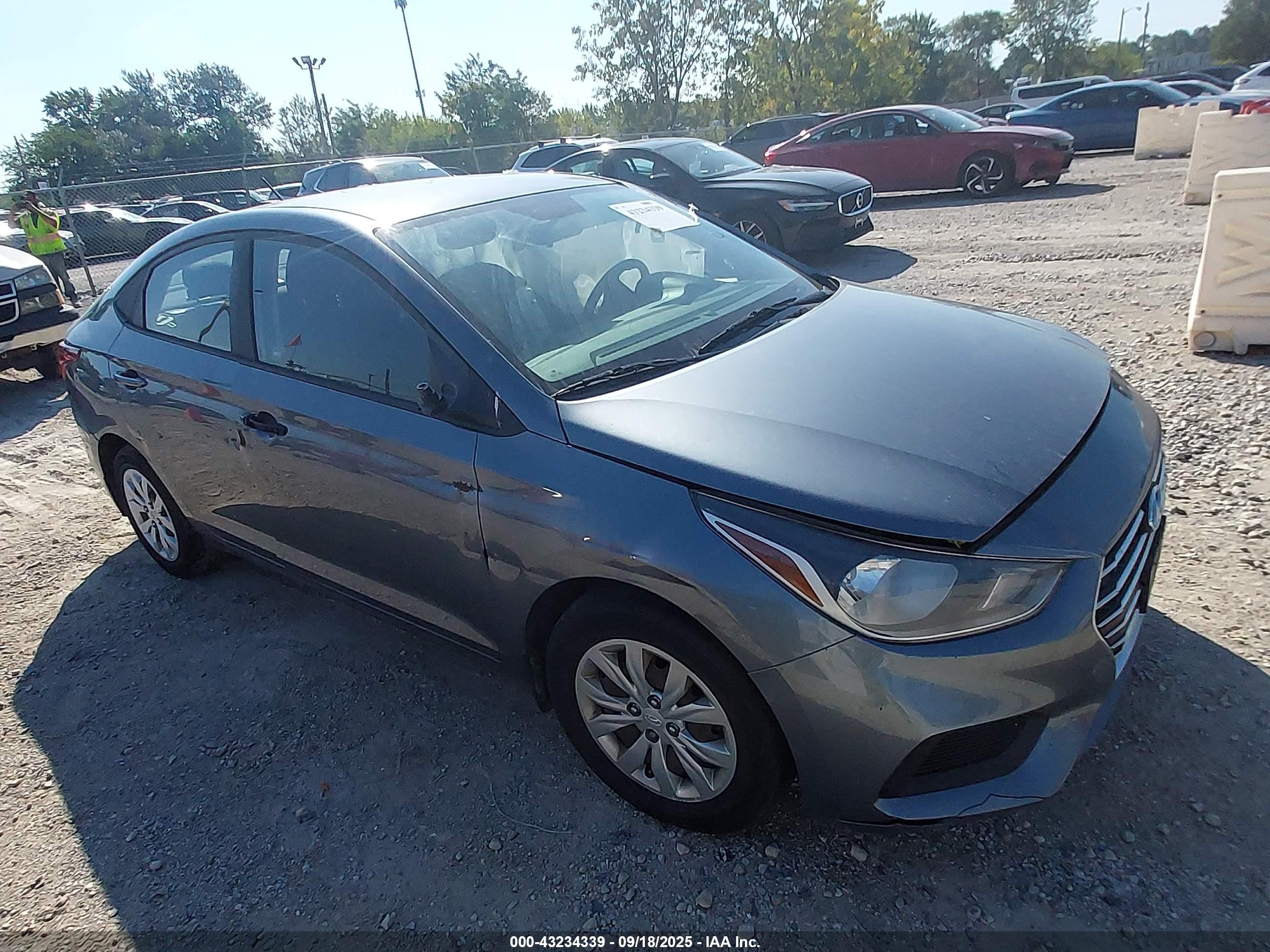 2019 Hyundai Accent SE, VIN 3KPC24A33KE056645 — Side