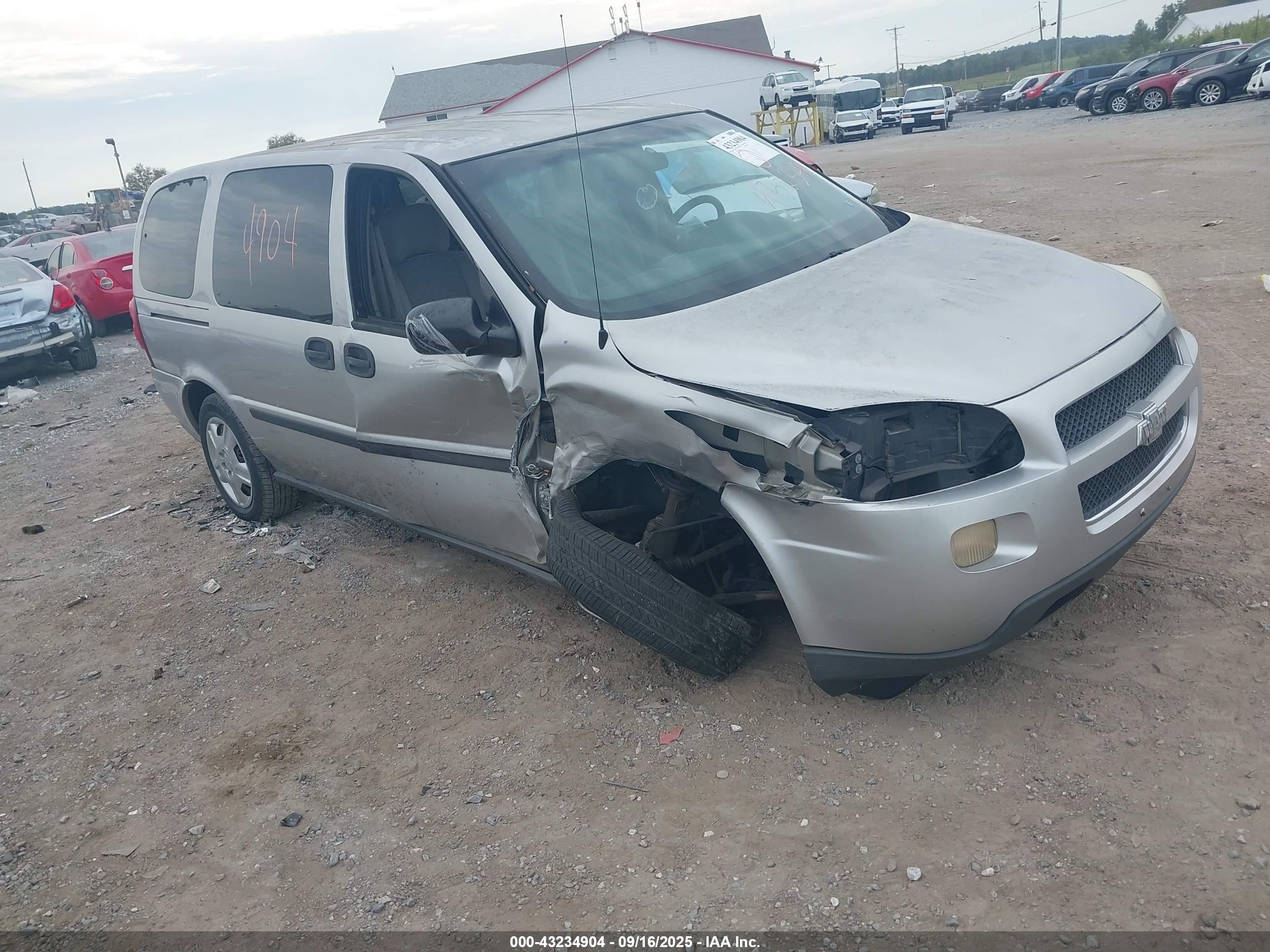 2007 Chevrolet Uplander LS Fleet, VIN 1GNDV23137D104236 — Side