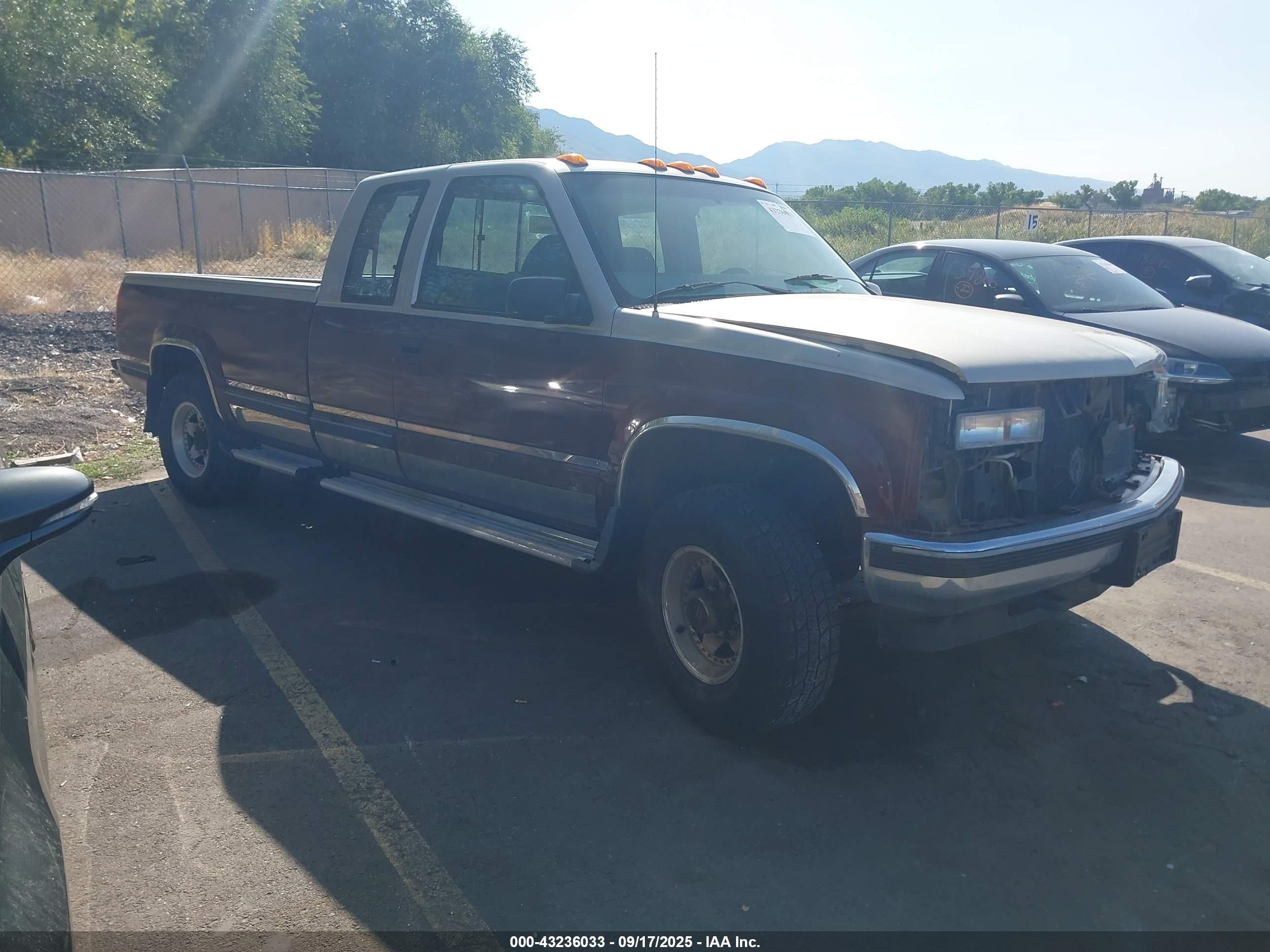 1998 GMC Sierra 2500, VIN 1GTGK29J6WE501048 — Rear end