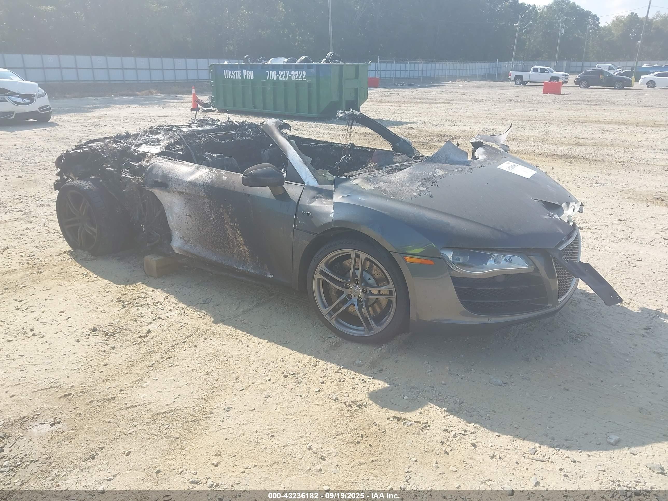 2011 Audi R8, VIN WUAVNAFG4BN001078 — Пожар
