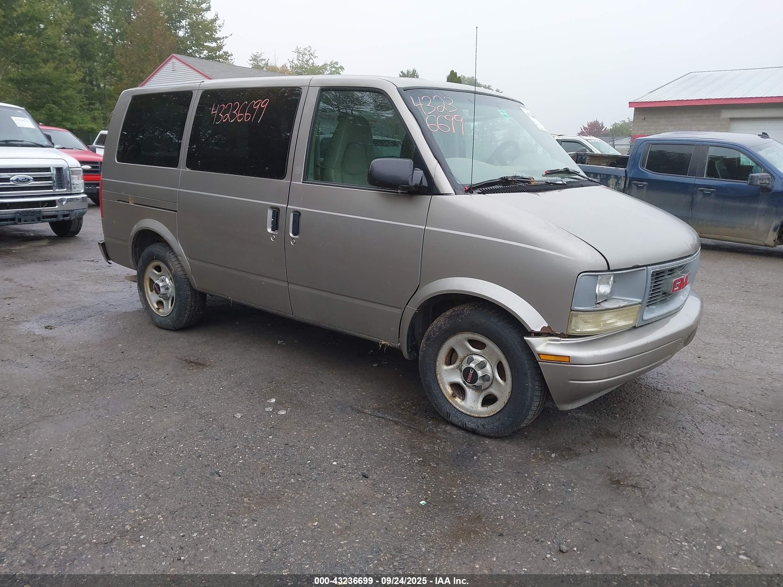 2005 GMC Safari, VIN 1GKEL19X75B500188 — Normal wear