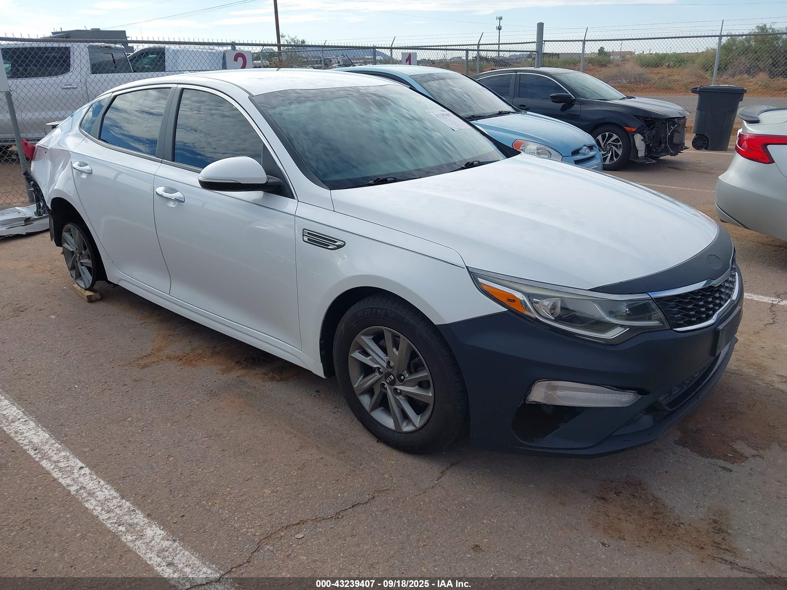 2019 Kia Optima LX, VIN 5XXGT4L39KG305422 — Rear end