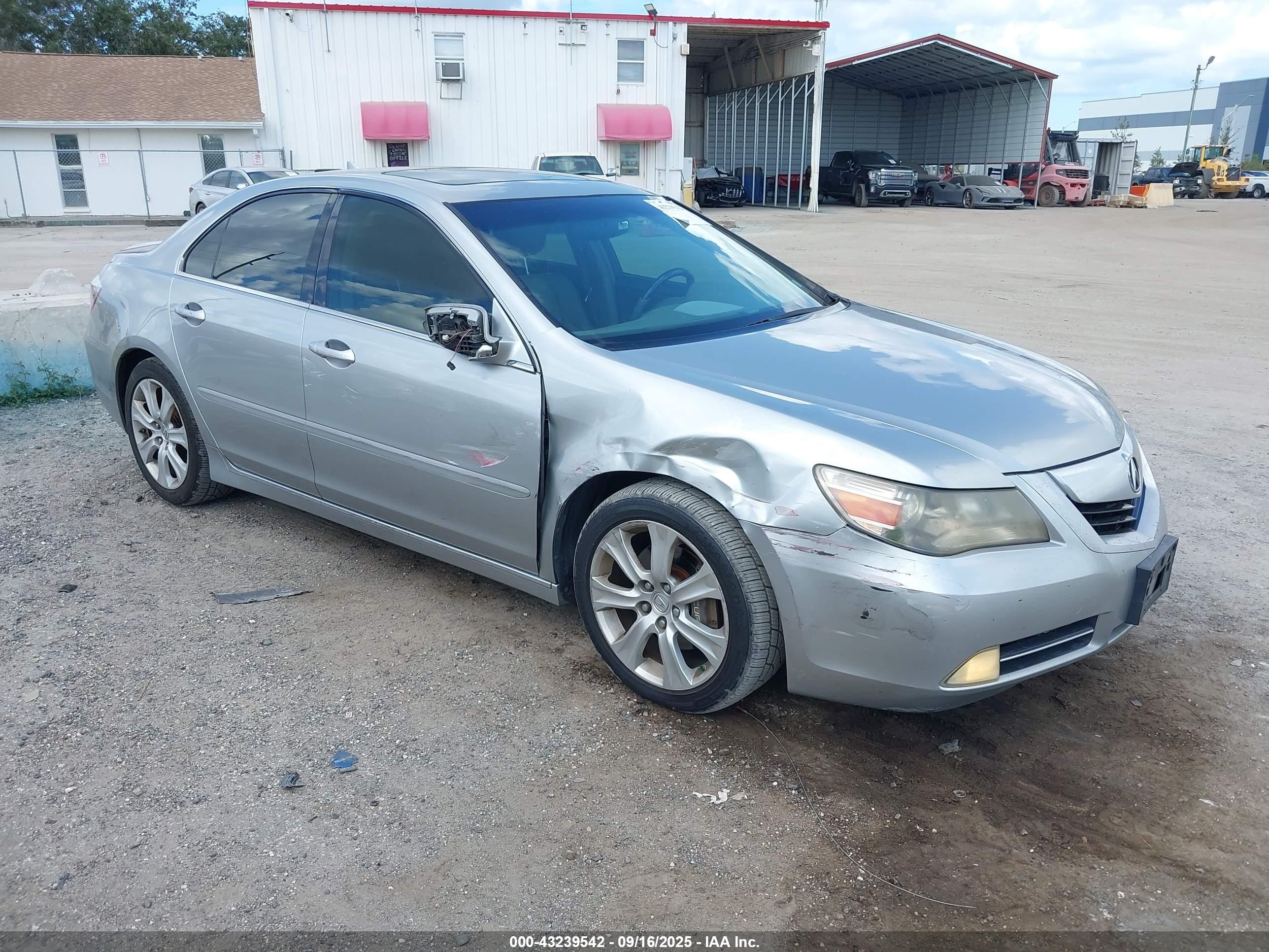 2010 Acura RL Technology, VIN JH4KB2F63AC001247 — Front end