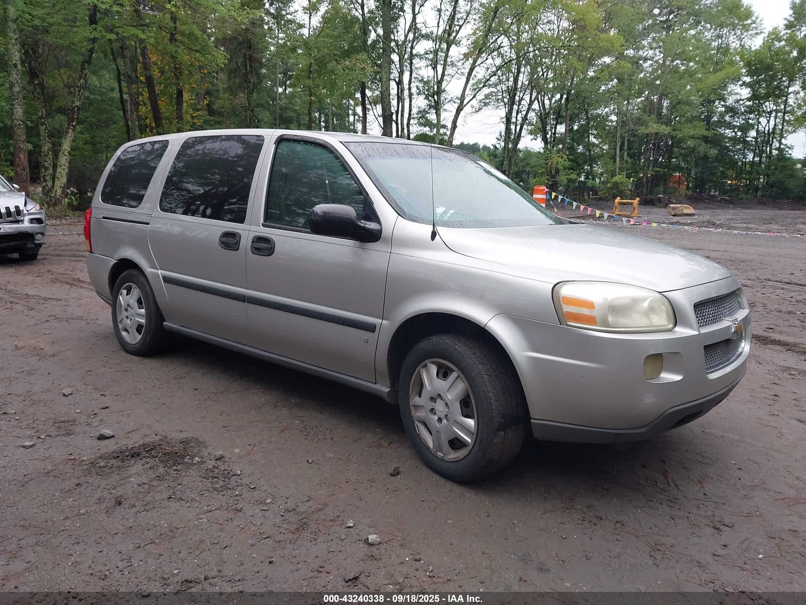 2007 Chevrolet Uplander LS Fleet, VIN 1GNDV23157D147461 — Side