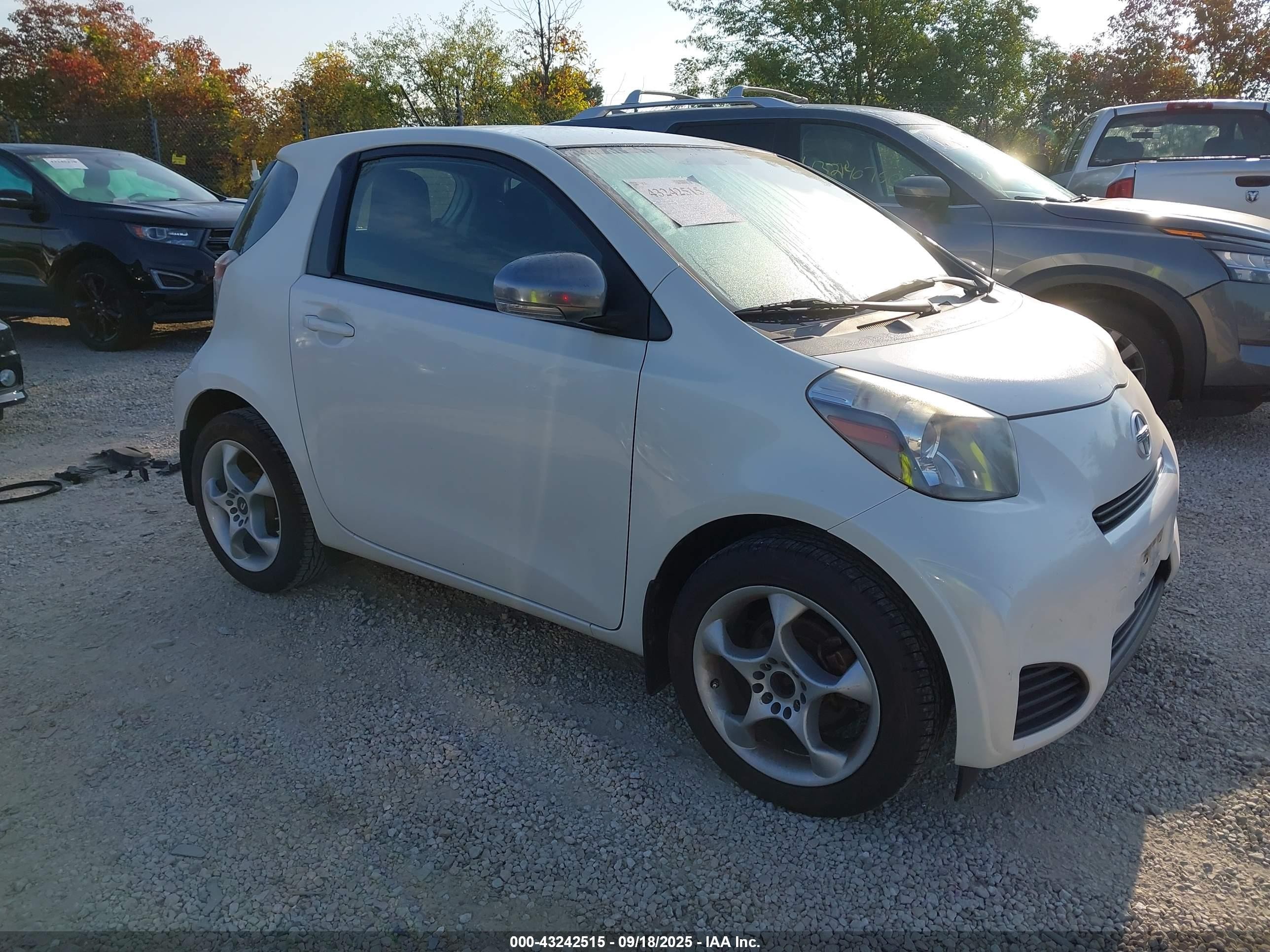 2012 Scion iQ, VIN JTNJJXB00CJ015325 — Крыша