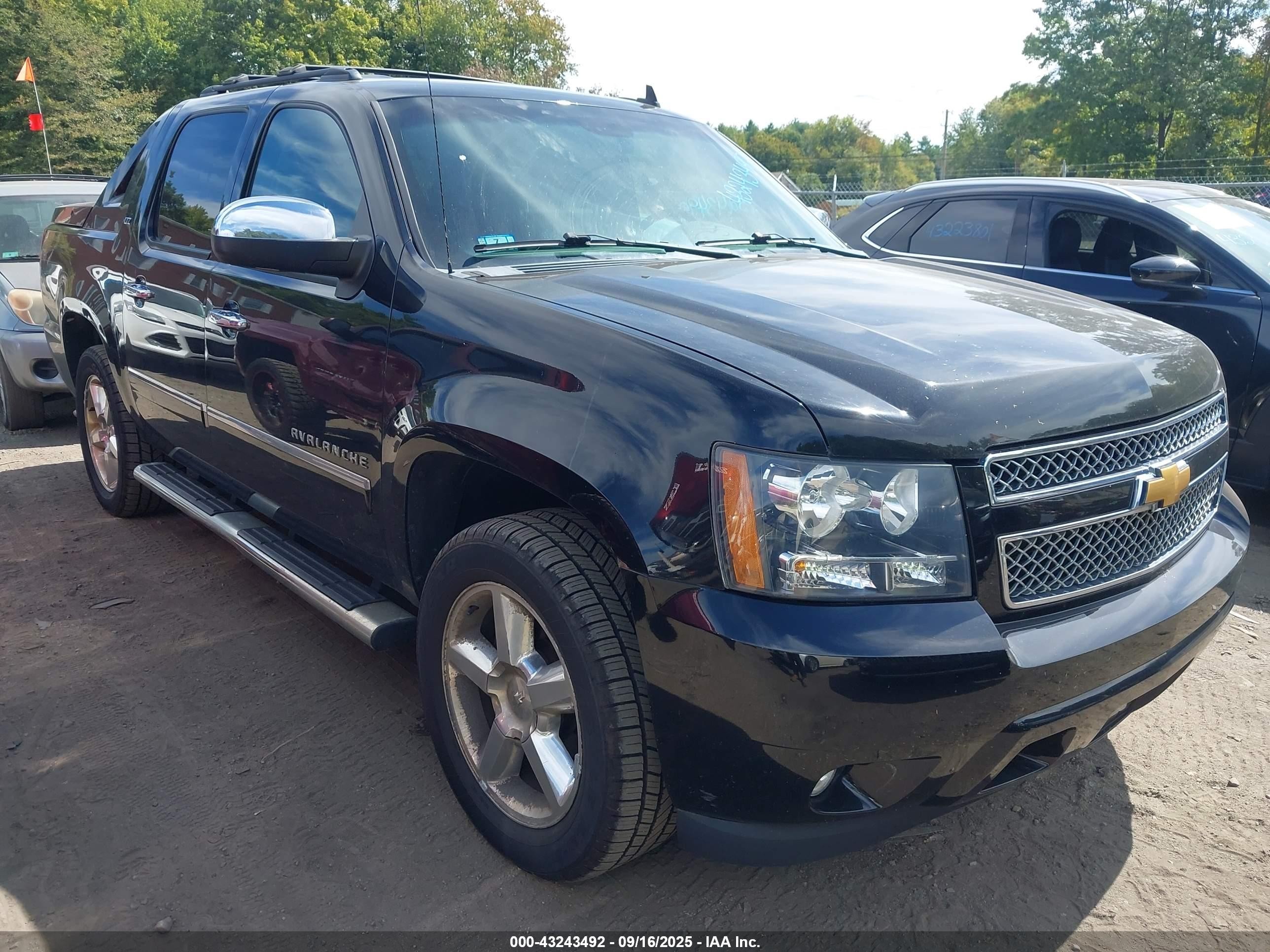 2012 Chevrolet Avalanche LTZ, VIN 3GNTKGE78CG262703 — Зад
