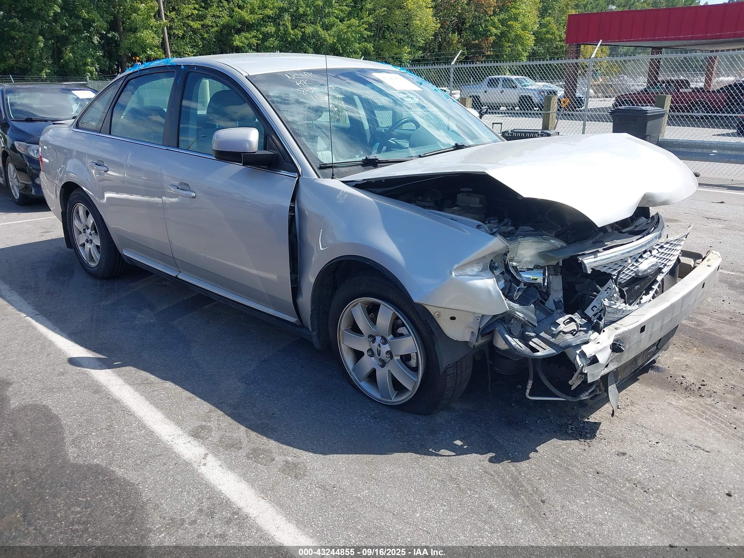 2007 Ford Five Hundred SEL, VIN 1FAHP24187G131181 — Front end