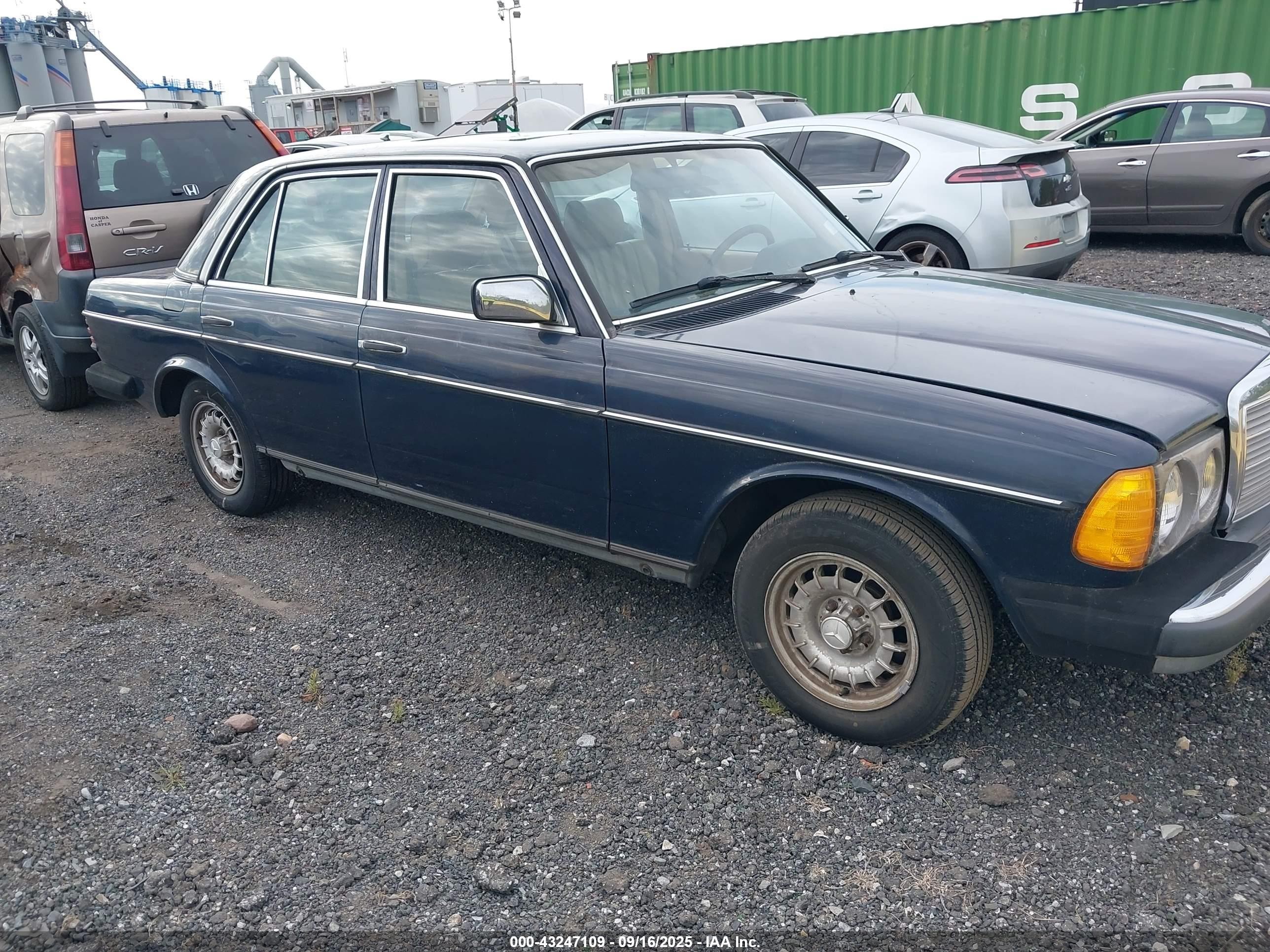 1983 Mercedes-Benz 240 Series 240D, VIN WDBAB23A6DB377732 — Front end