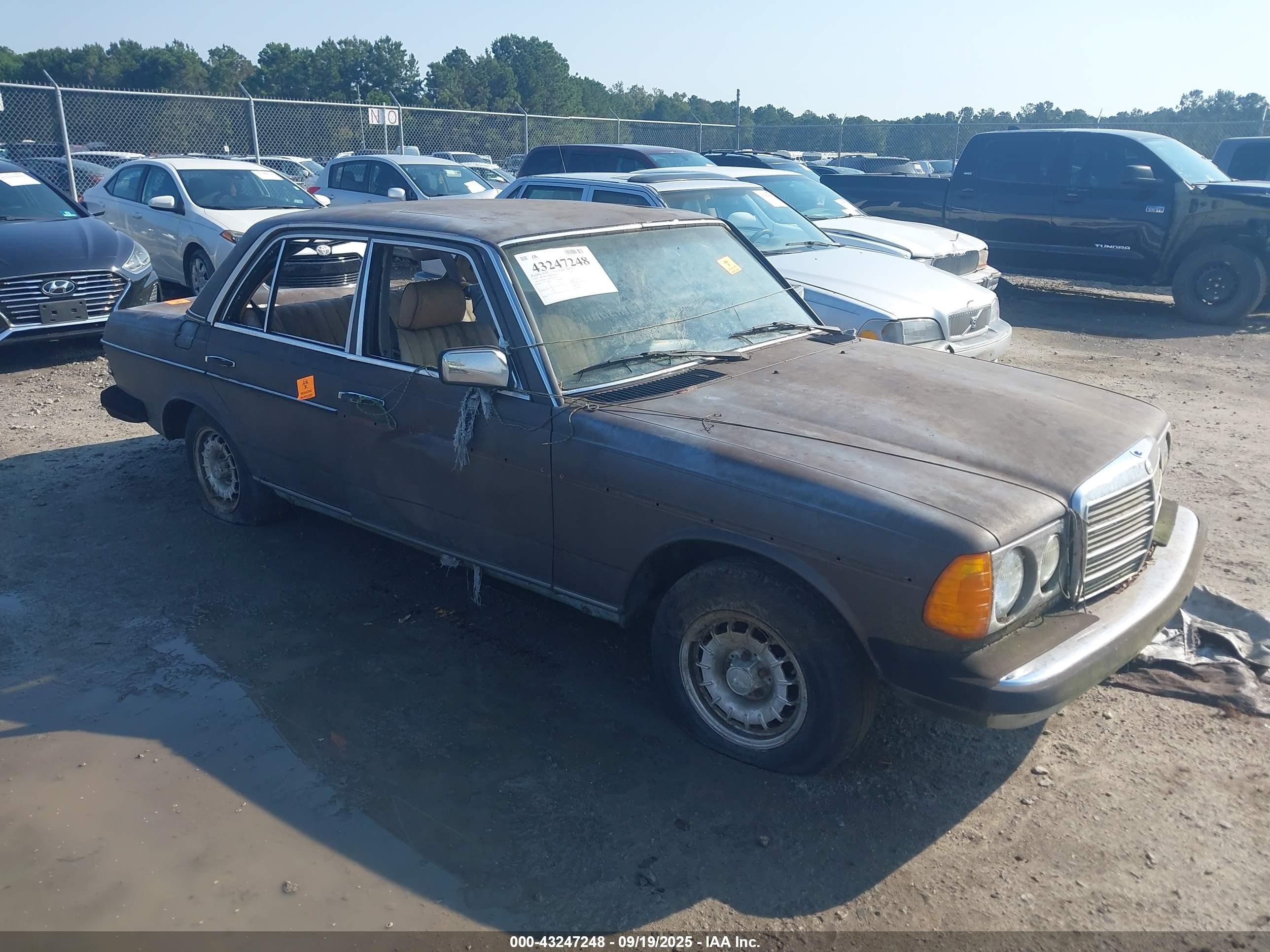 1983 Mercedes-Benz 300 D, VIN WDBAB33A8DB016072 — Фото с аукциона