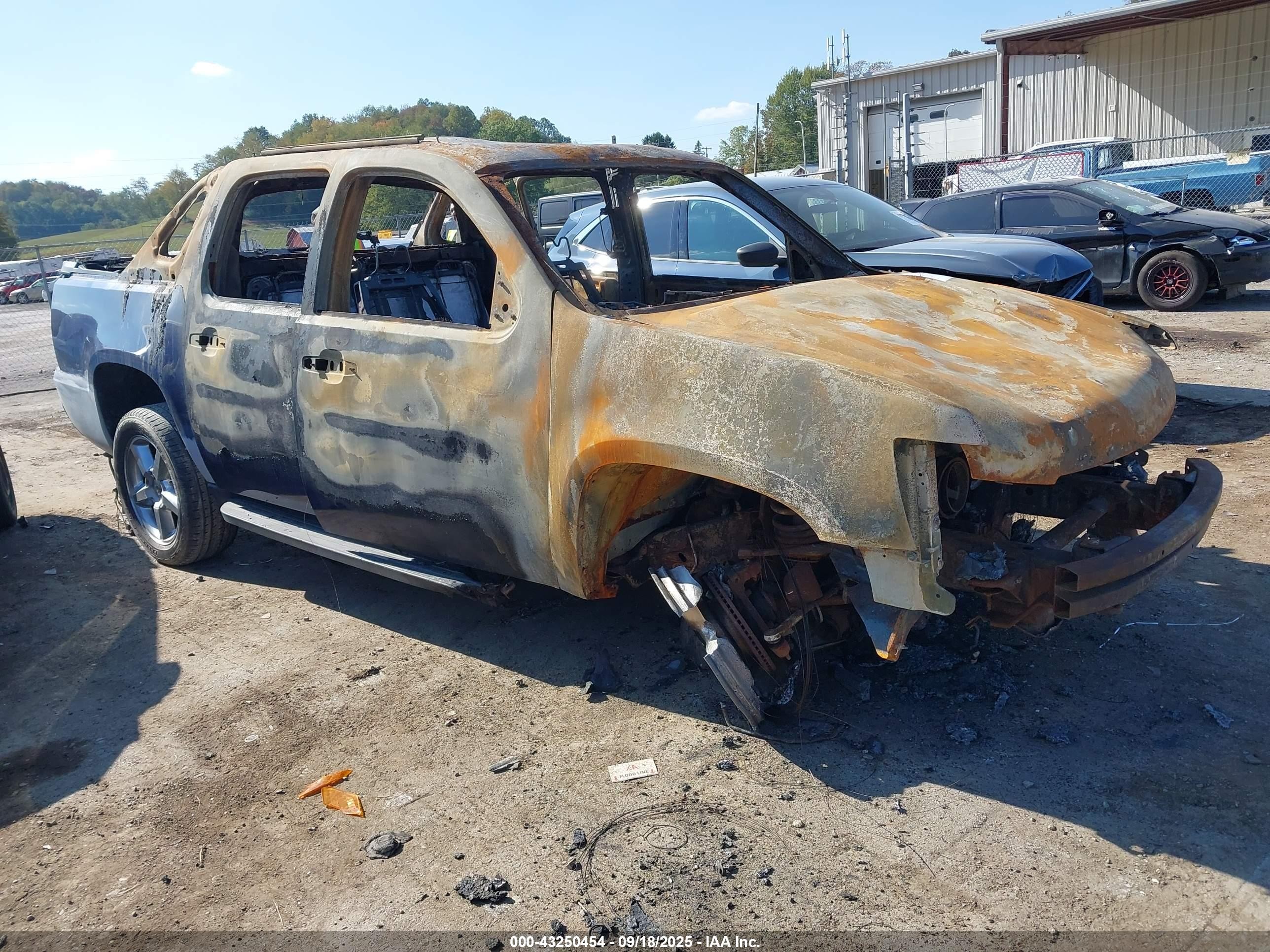 2013 Chevrolet Avalanche LT, VIN 3GNTKFE77DG234869 — Burn