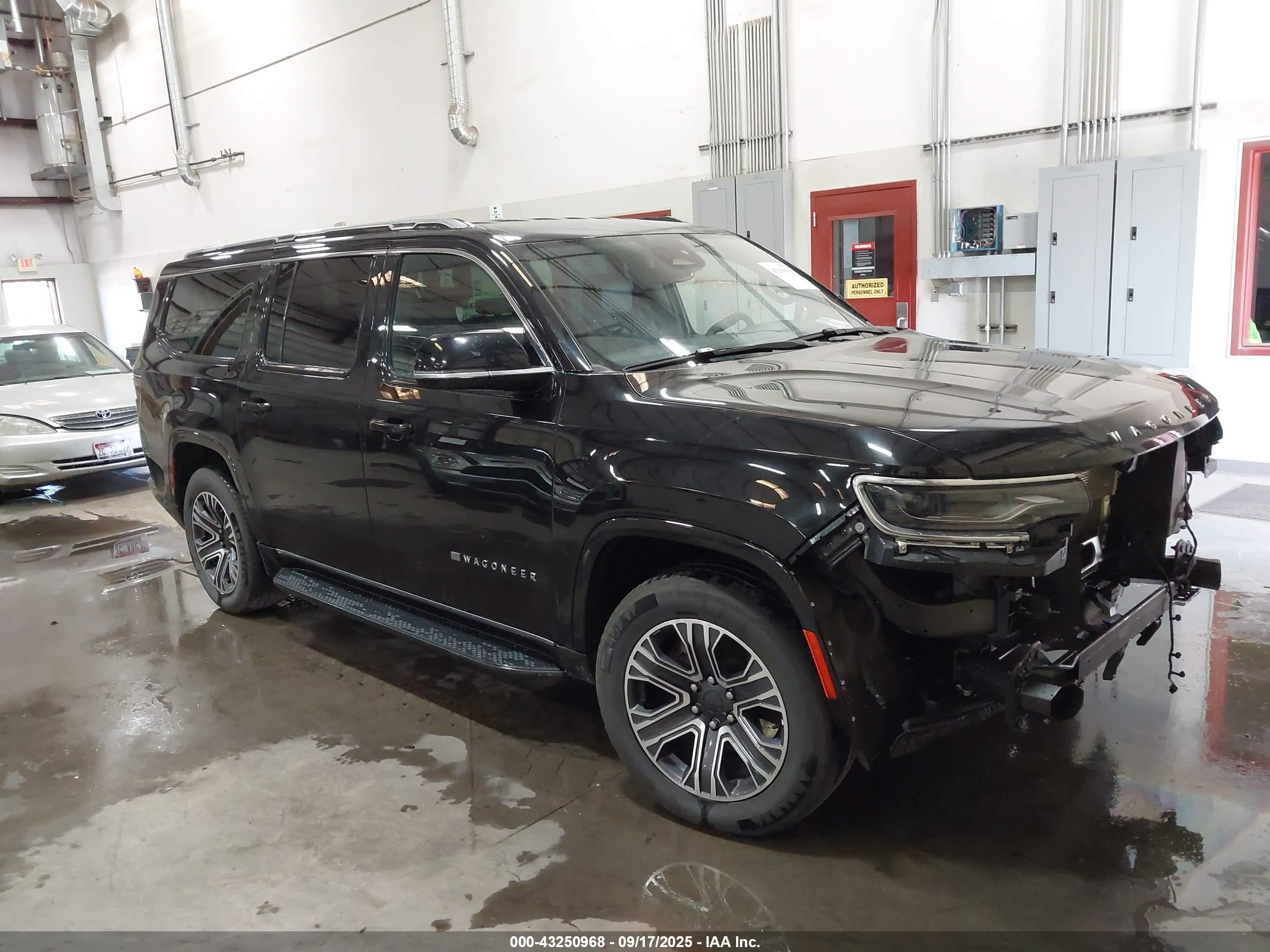 2023 Jeep Wagoneer Series II, VIN 1C4SJSBP9PS568354 — Перед