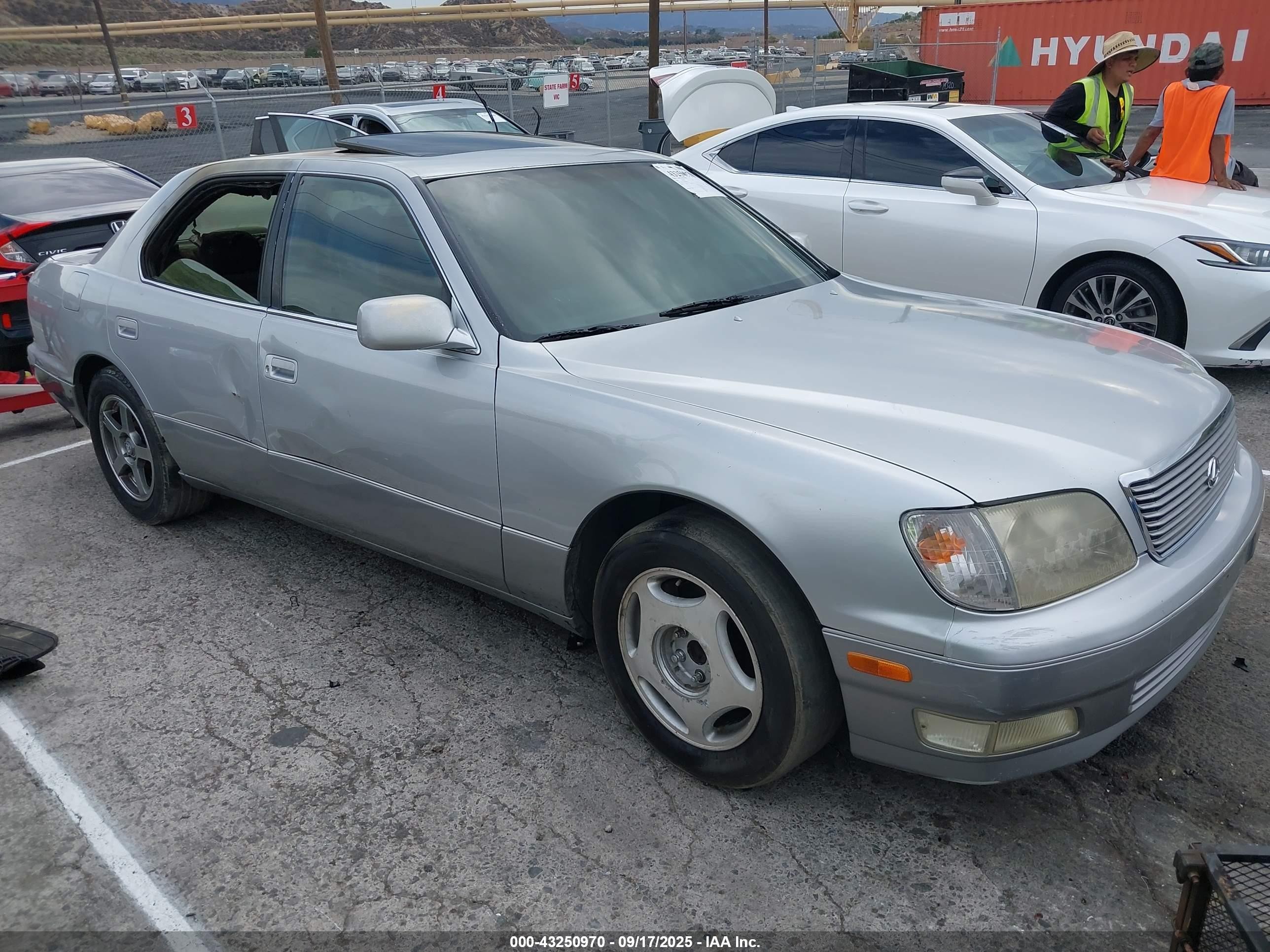 1998 Lexus LS 400, VIN JT8BH28F0W0104632 — Interior fire