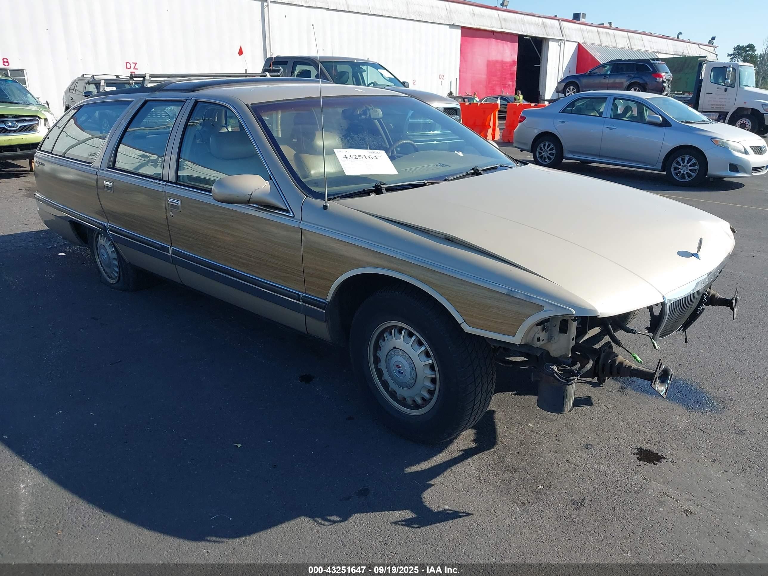 1996 Buick Roadmaster Estate Collectors Edition, VIN 1G4BR82P6TR419490 — Перед