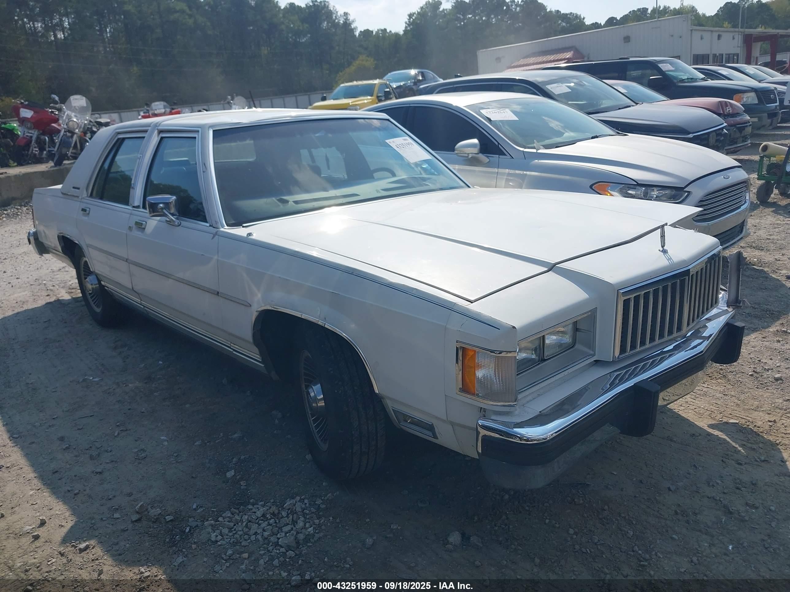 1987 Mercury Grand Marquis, VIN 2MEBM75F2HX724917 — Перед