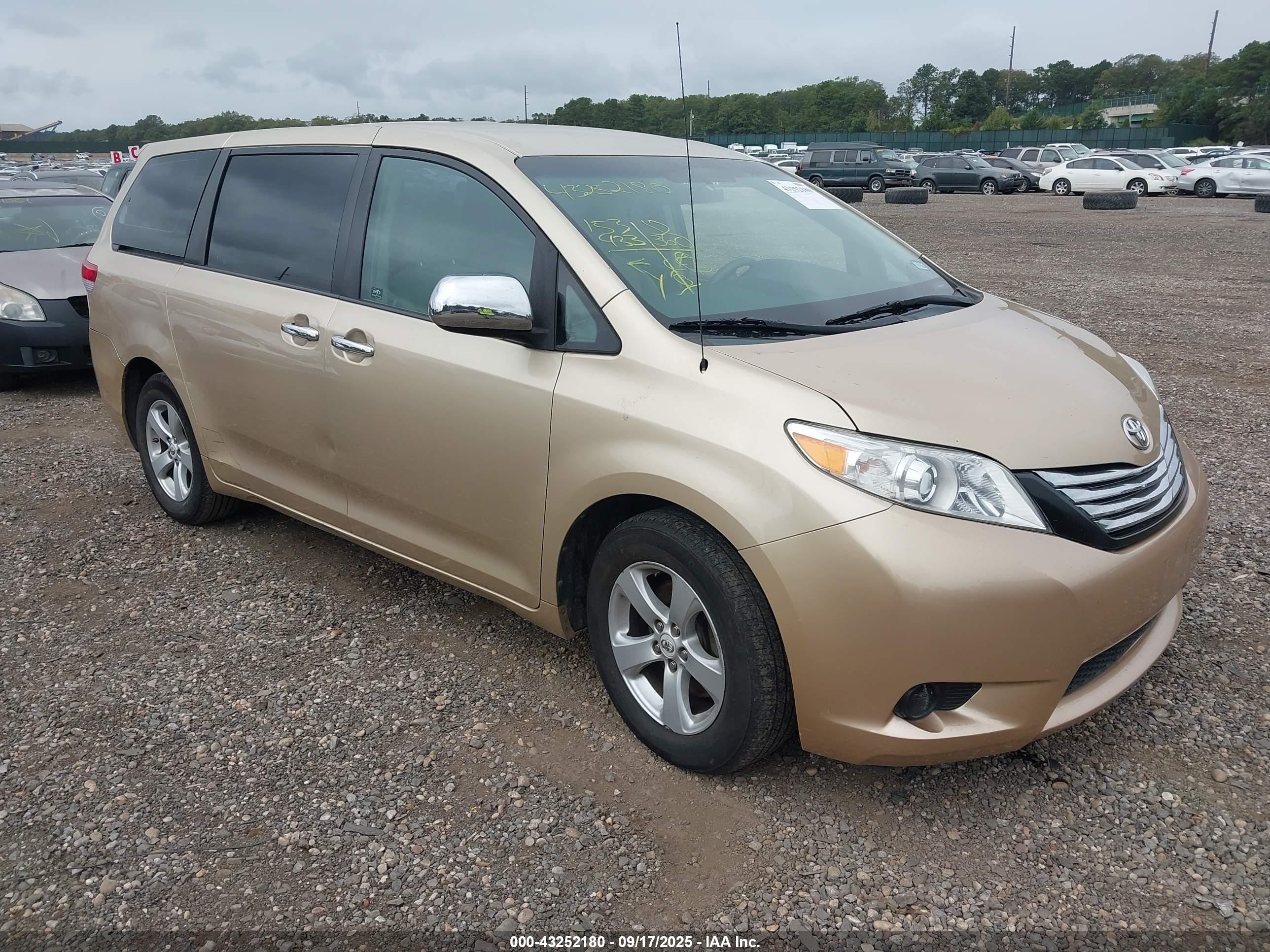 2011 Toyota Sienna, VIN 5TDZK3DC8BS015627 — All over