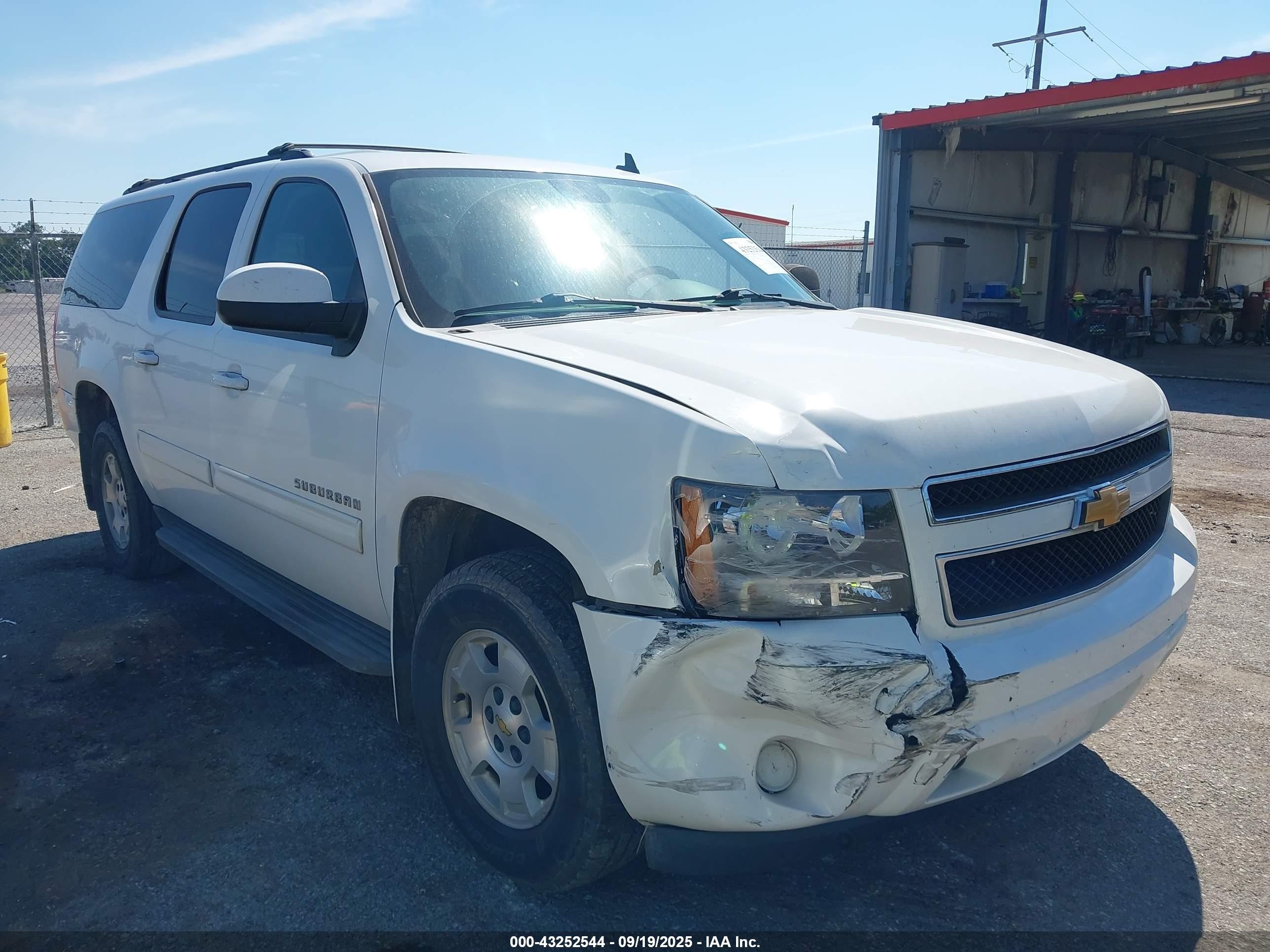 2012 Chevrolet Suburban LS, VIN 1GNSCHE05CR100660 — Front end