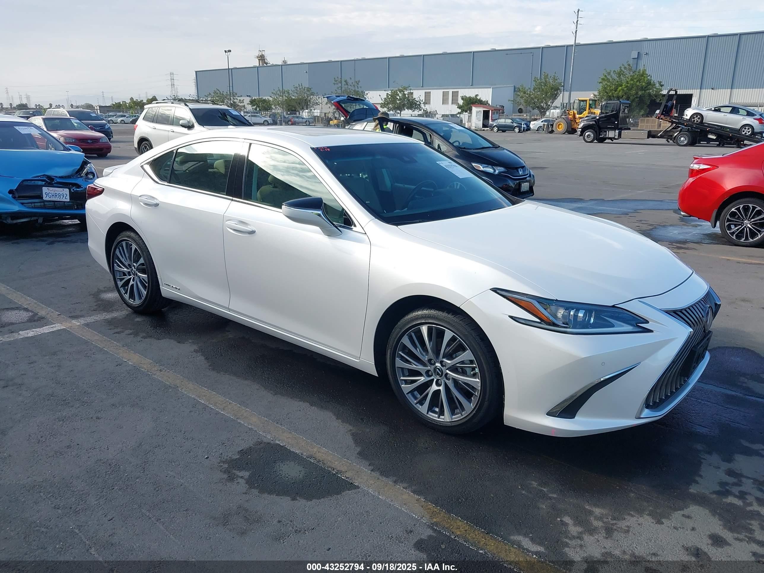 2020 Lexus ES 300h, VIN 58AD21B18LU007805 — Interior fire