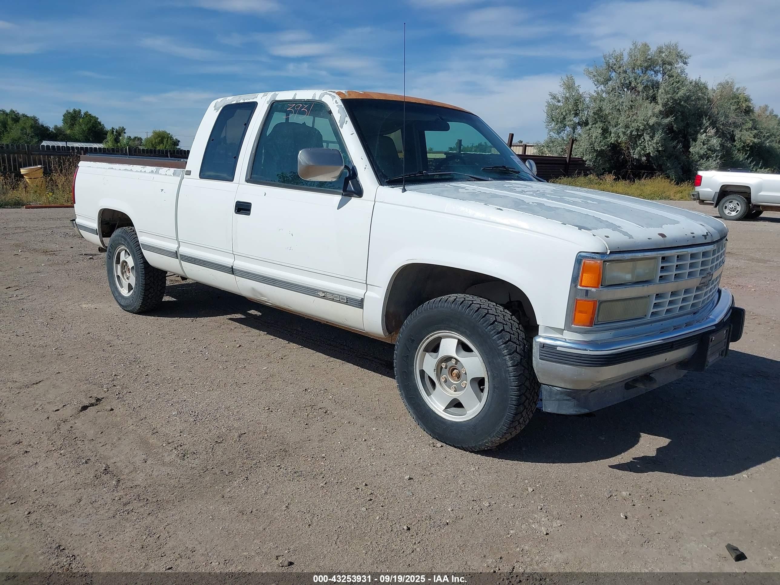 1993 Chevrolet K1500, VIN 2GBEK19K4P1130831 — Normal wear
