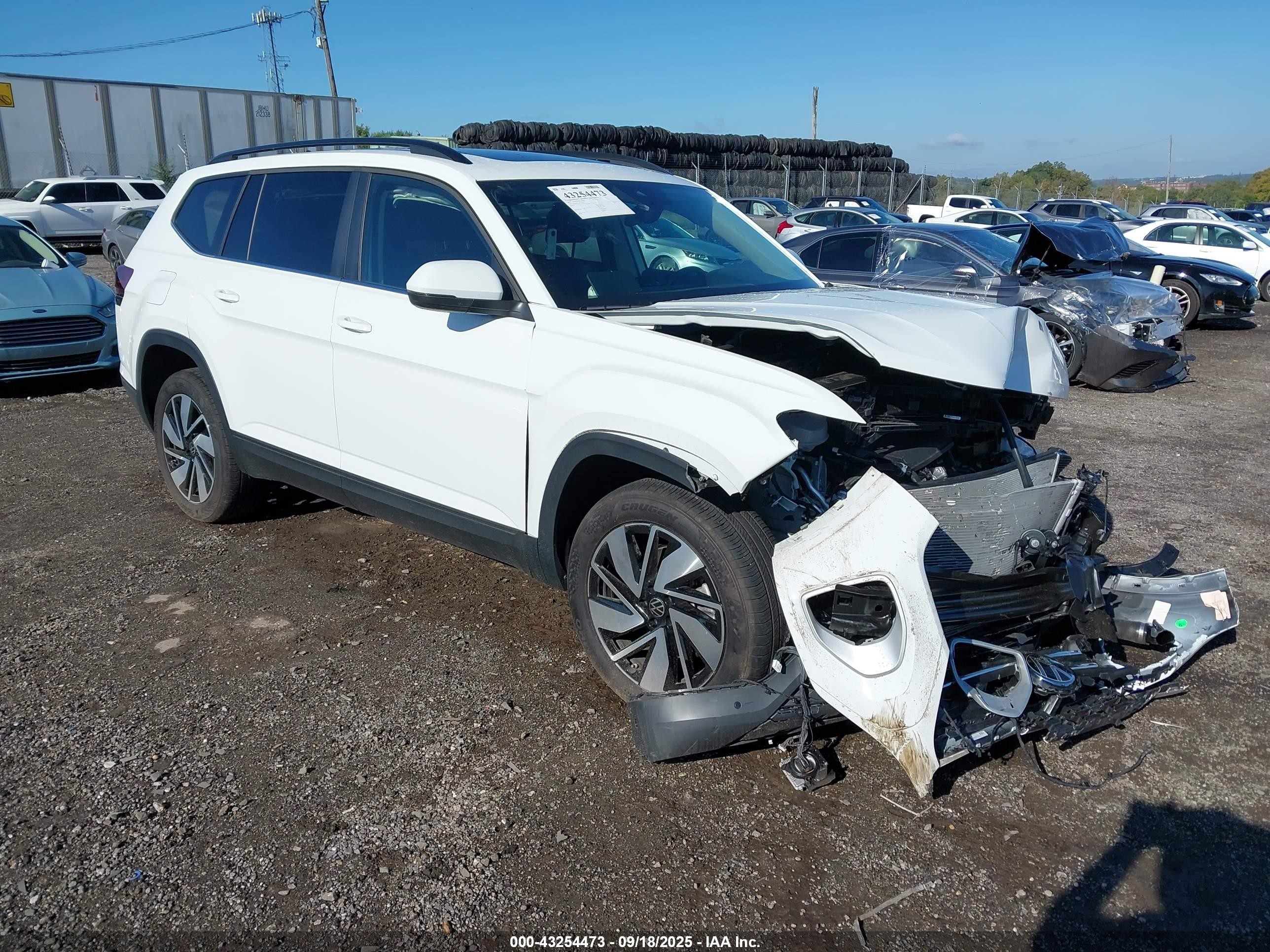 2025 Volkswagen Atlas SE, VIN 1V2KR2CA1SC522215 — Перед
