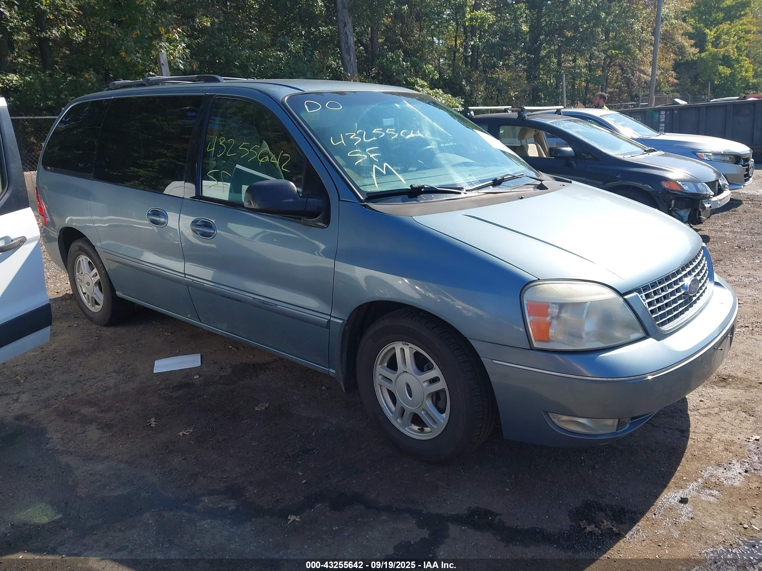 2004 Ford Freestar SEL, VIN 2FMZA52204BA62790 — Front end