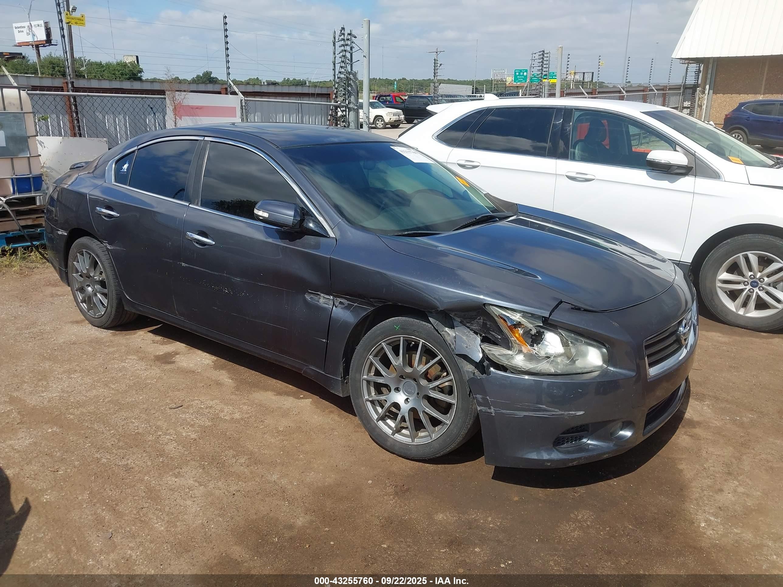 2012 Nissan Maxima SV, VIN 1N4AA5AP2CC838887 — Бок