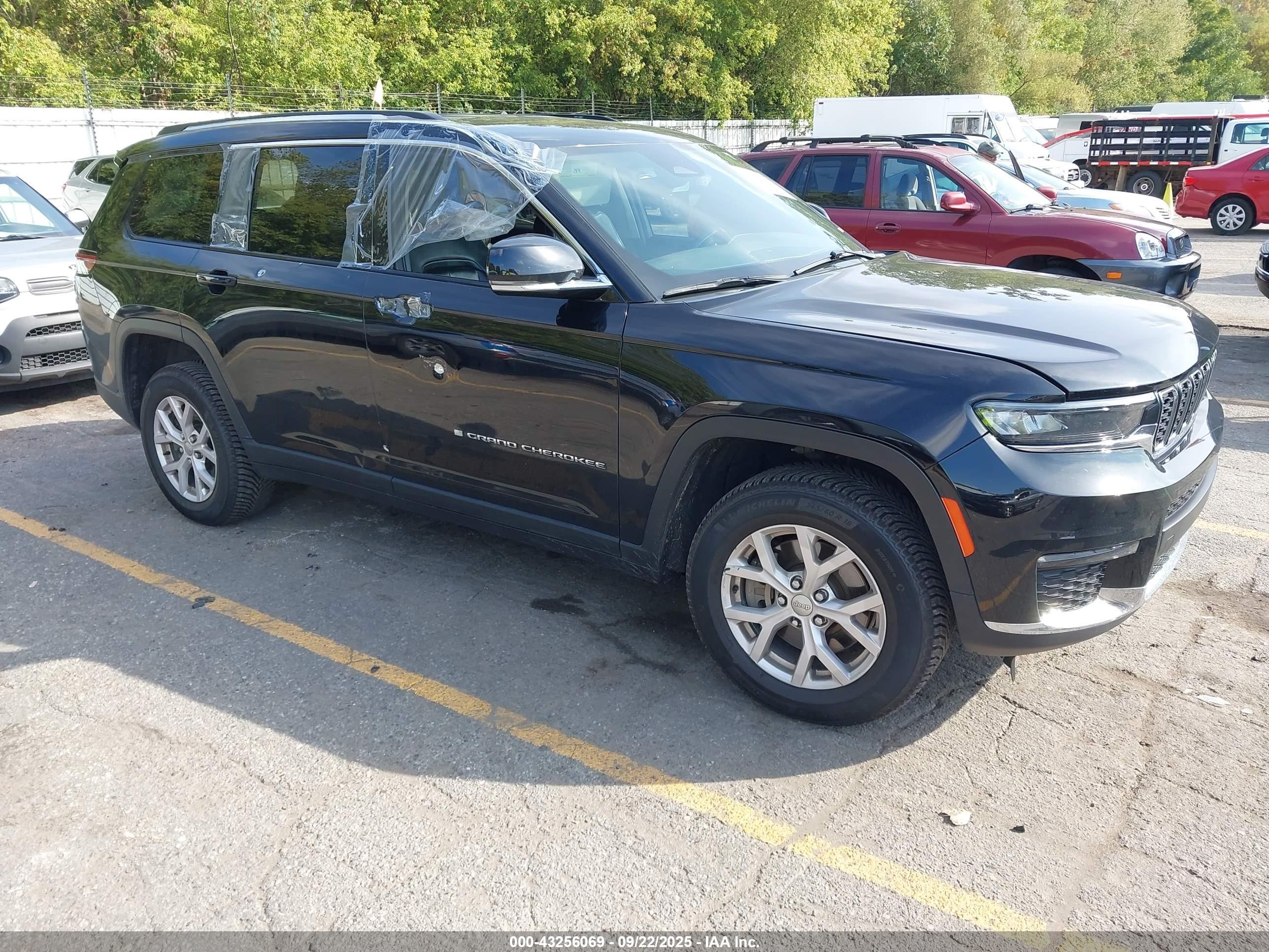 2022 Jeep Grand Cherokee Limited, VIN 1C4RJKBG5N8503266 — Side
