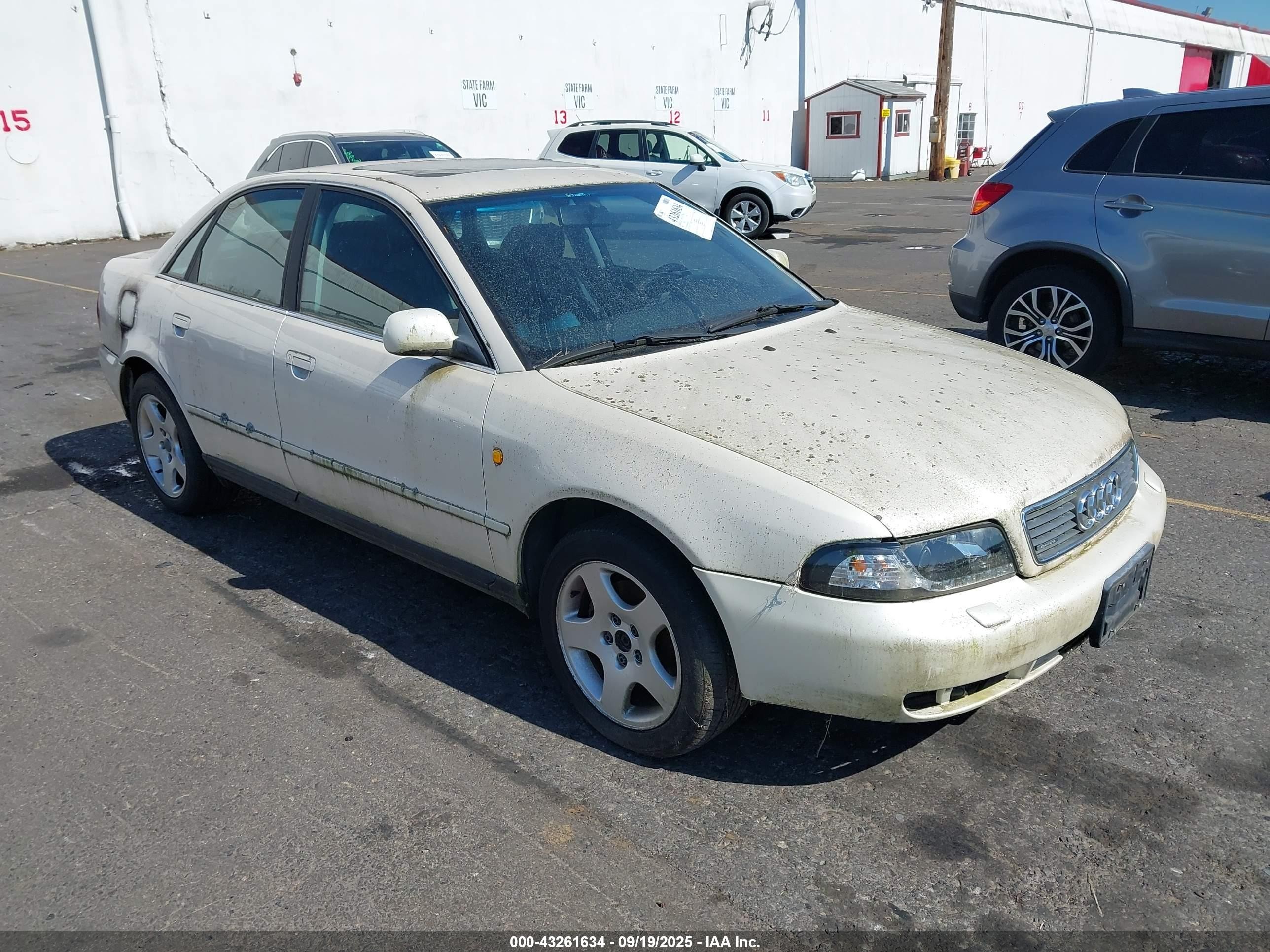 1998 Audi A4, VIN WAUED68D8WA004673 — Перед