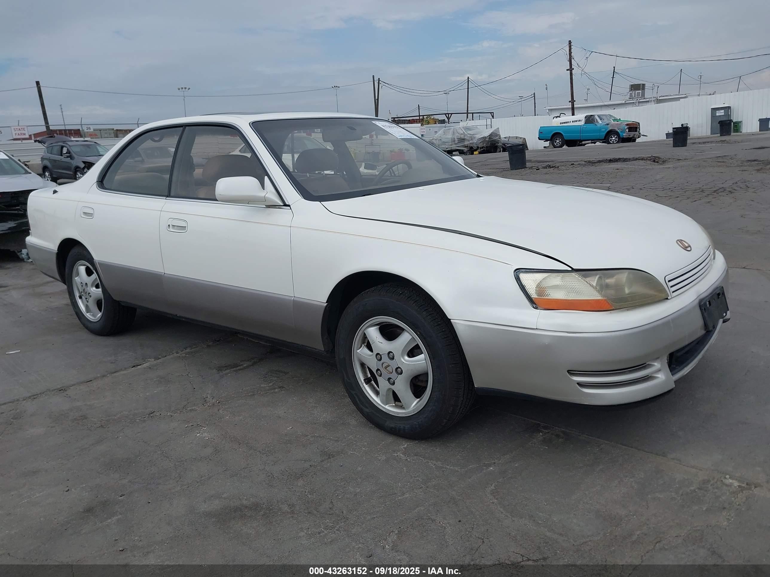 1996 Lexus ES 300, VIN JT8BF12G1T0161130 — Перед