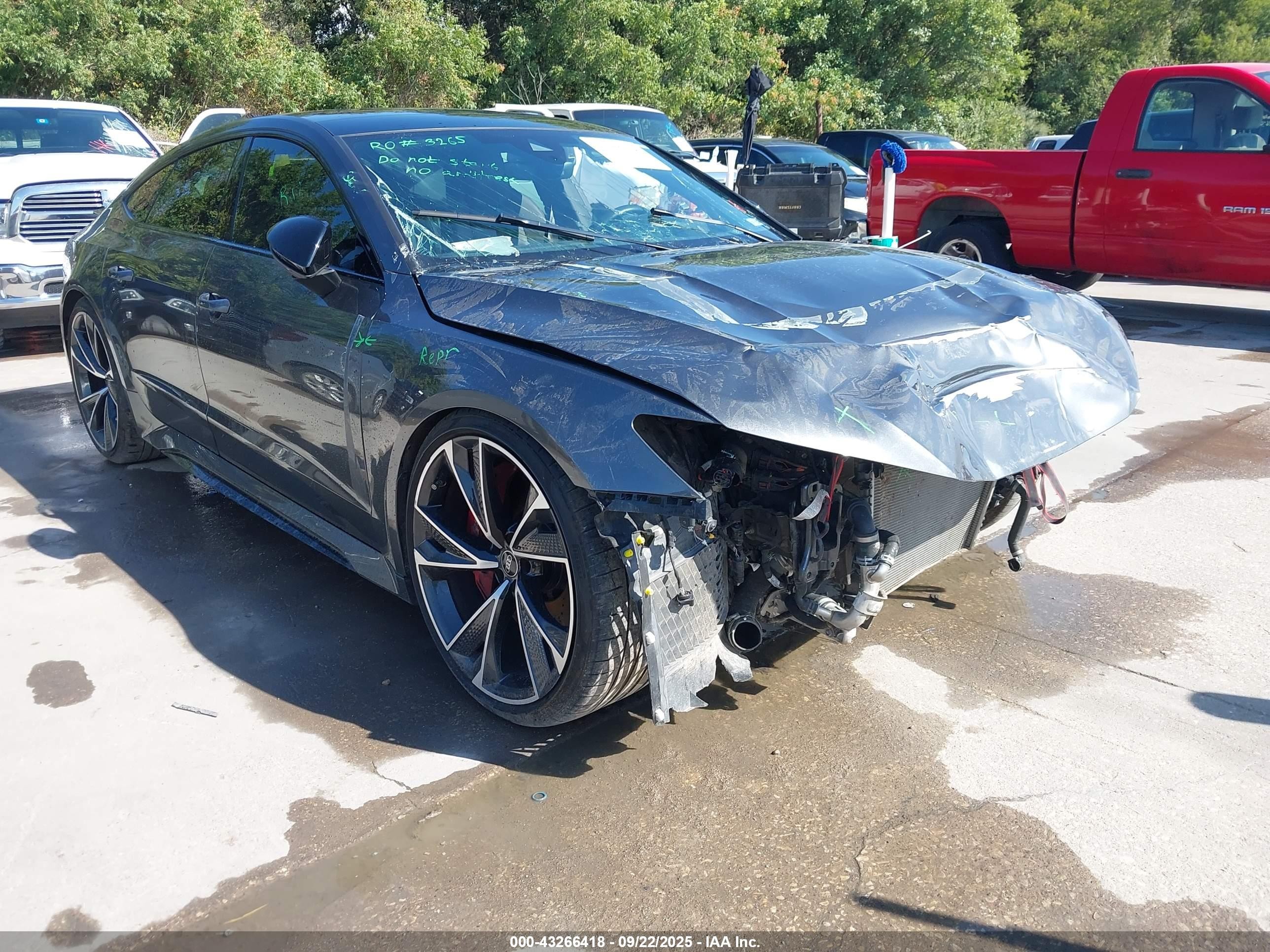 2023 Audi RS 7, VIN WUAPCBF27PN906575 — Перед