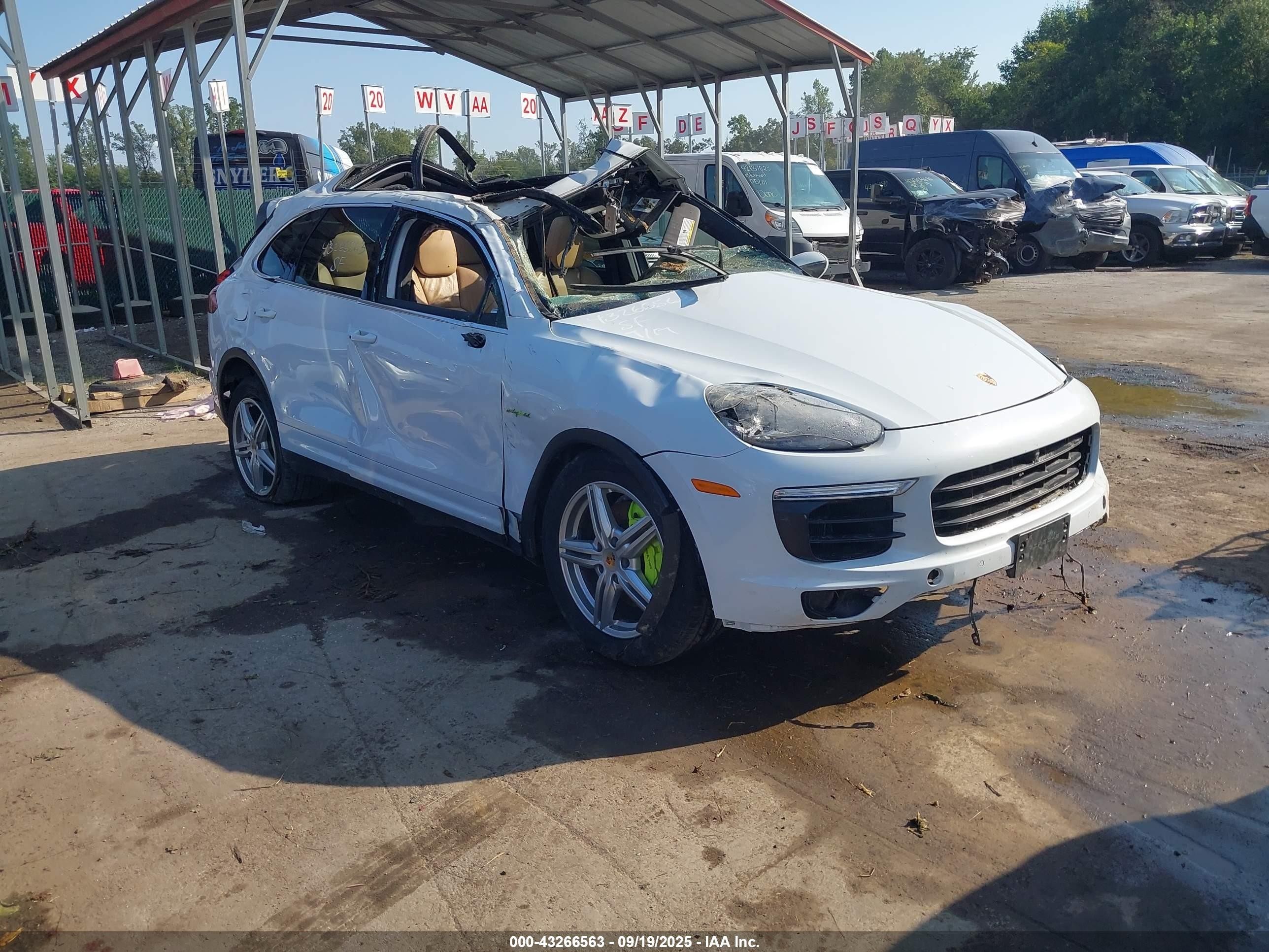 2016 Porsche Cayenne S E-Hybrid, VIN WP1AE2A21GLA18290 — Rollover