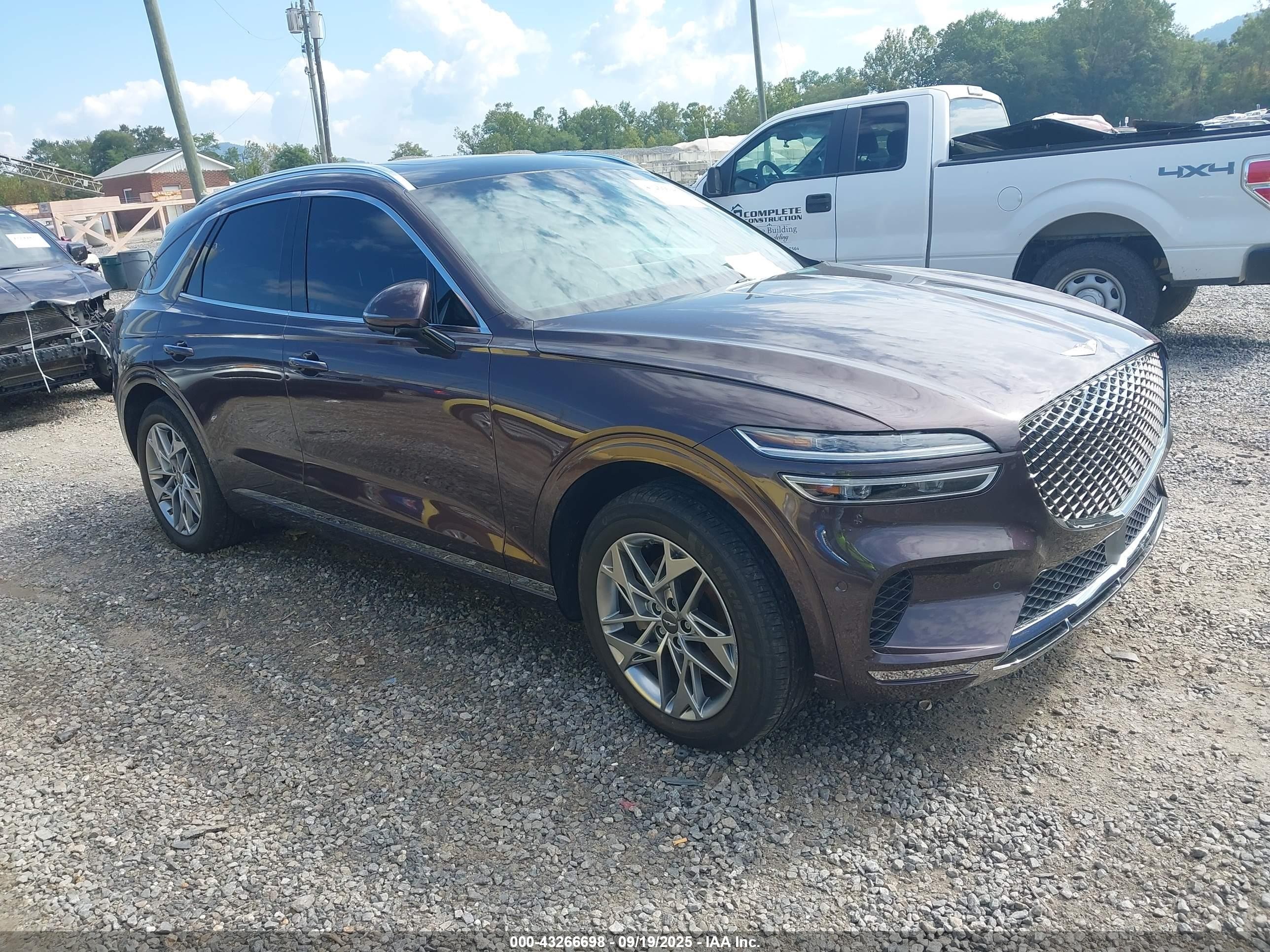 2022 Genesis GV70 2.5T, VIN KMUMADTB6NU051969 — Side
